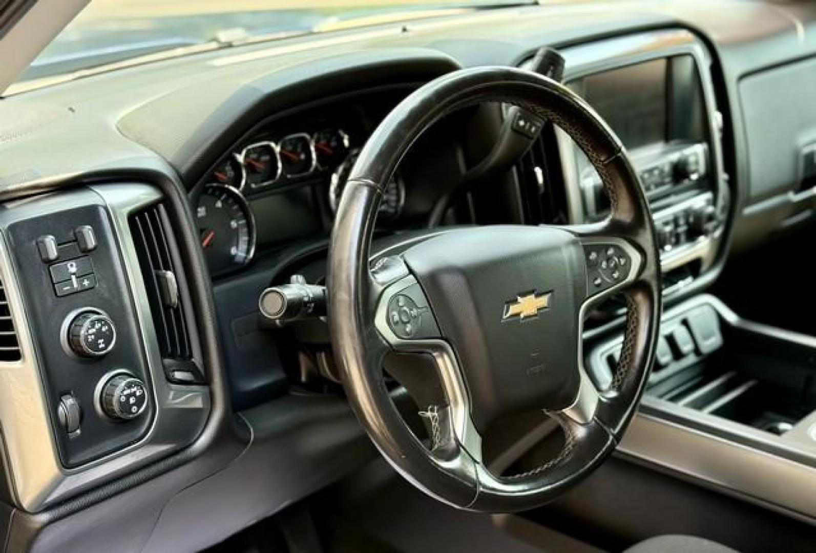 2015 BLUE CHEVROLET SILVERADO 1500 (3GCUKREC0FG) with an V8,5.3L(325 CID),OHV engine, AUTOMATIC transmission, located at 14600 Frazho Road, Warren, MI, 48089, (586) 776-3400, 42.485996, -82.974220 - Photo#8