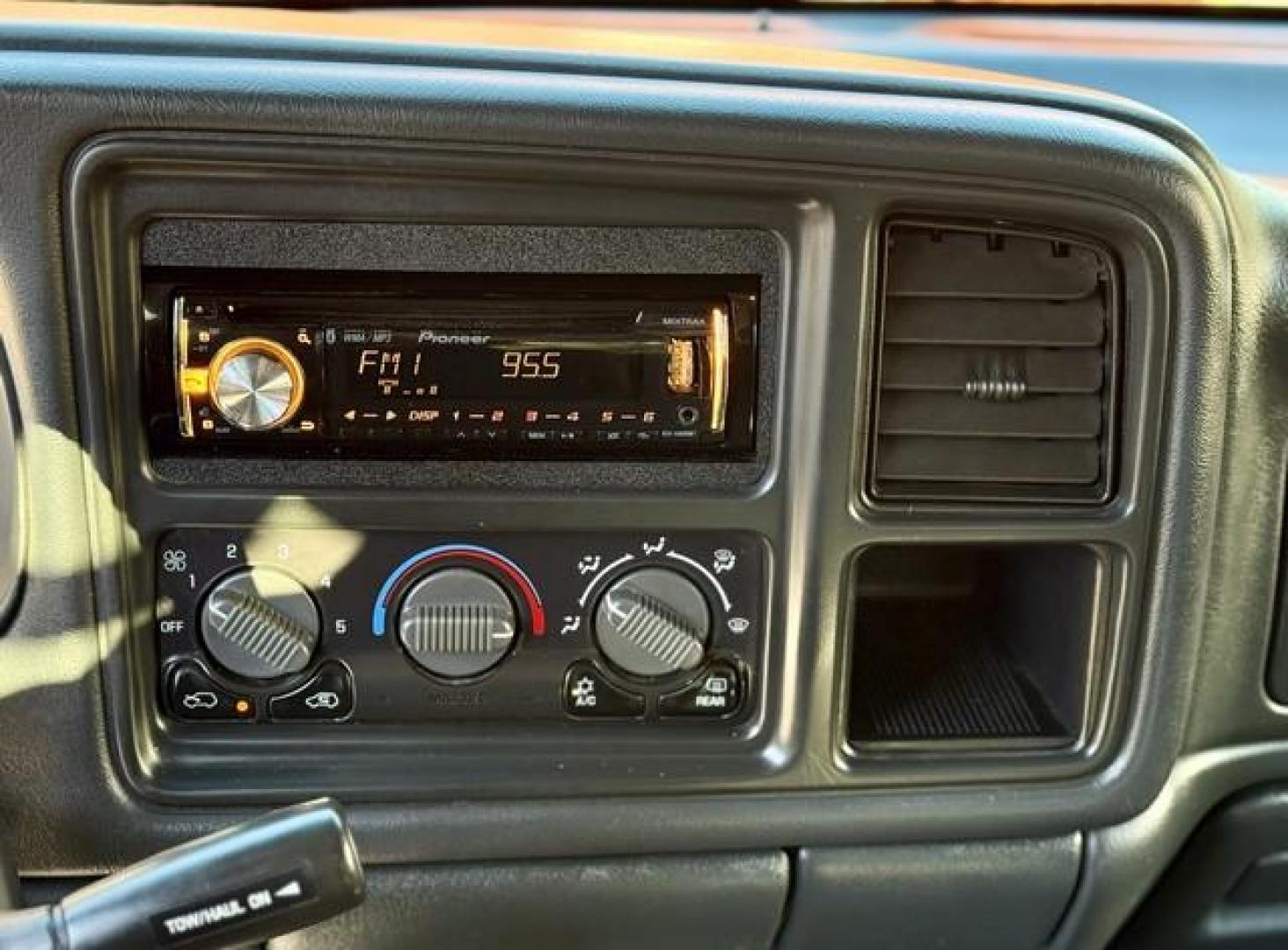 2002 BURGANDY GMC SIERRA 2500 HD (1GTHK23192F) with an V8,6.6L(403 CID),OHV engine, AUTOMATIC transmission, located at 14600 Frazho Road, Warren, MI, 48089, (586) 776-3400, 42.485996, -82.974220 - Photo#10