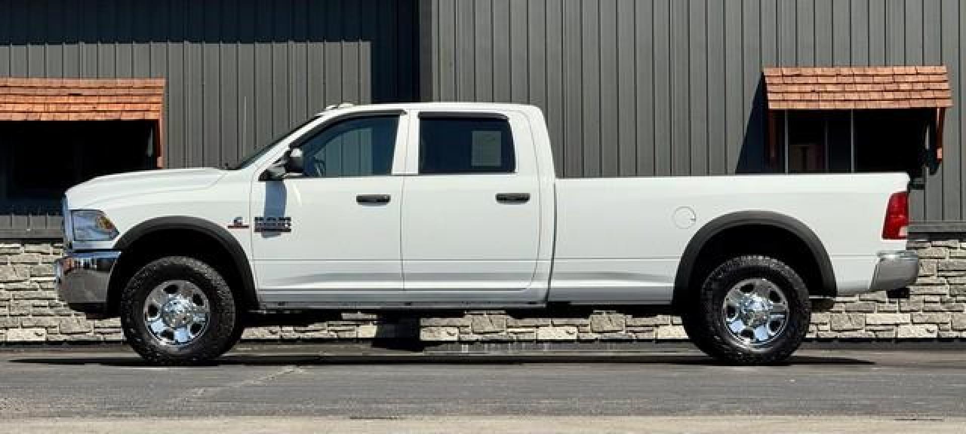 2017 WHITE RAM 2500 (3C6UR5HL2HG) with an L6,6.7L(408 CID),OHV engine, AUTOMATIC transmission, located at 14600 Frazho Road, Warren, MI, 48089, (586) 776-3400, 42.485996, -82.974220 - Photo#2
