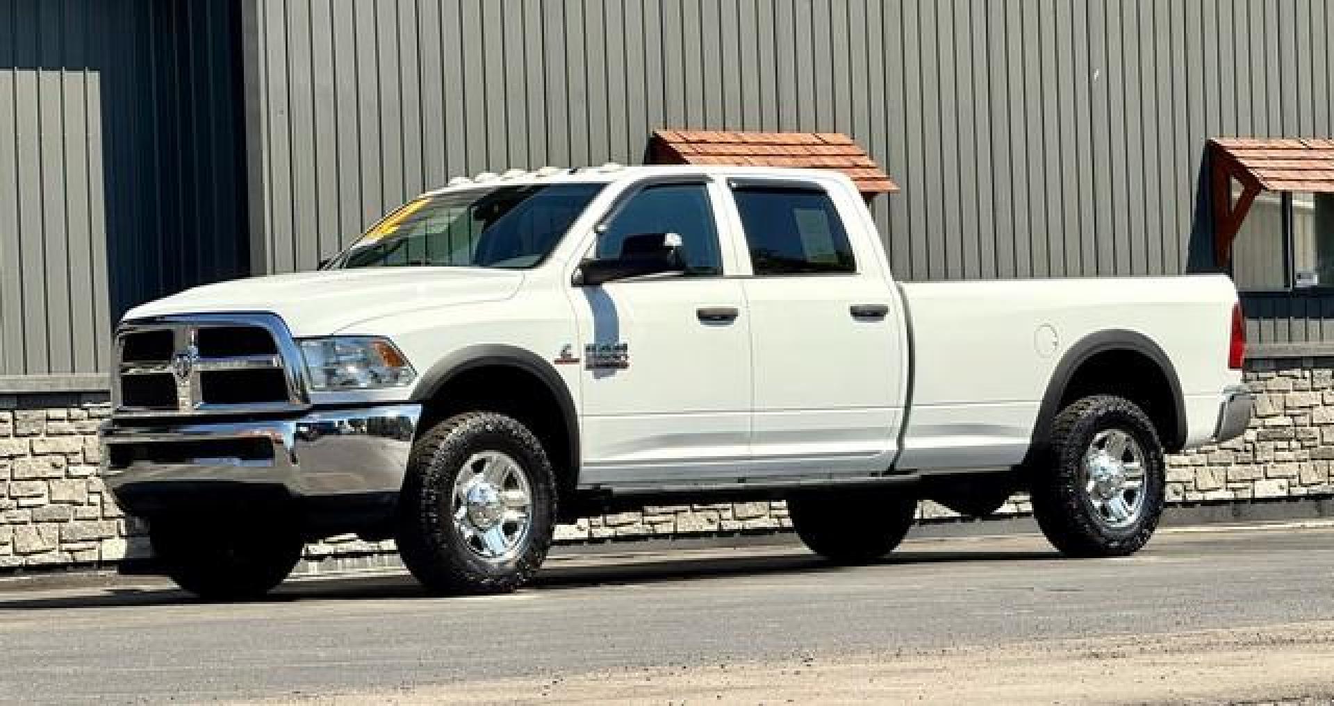 2017 WHITE RAM 2500 (3C6UR5HL2HG) with an L6,6.7L(408 CID),OHV engine, AUTOMATIC transmission, located at 14600 Frazho Road, Warren, MI, 48089, (586) 776-3400, 42.485996, -82.974220 - Photo#3