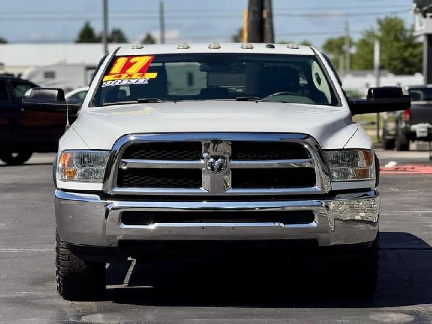 2017 WHITE RAM 2500 (3C6UR5HL2HG) with an L6,6.7L(408 CID),OHV engine, AUTOMATIC transmission, located at 14600 Frazho Road, Warren, MI, 48089, (586) 776-3400, 42.485996, -82.974220 - Photo#4