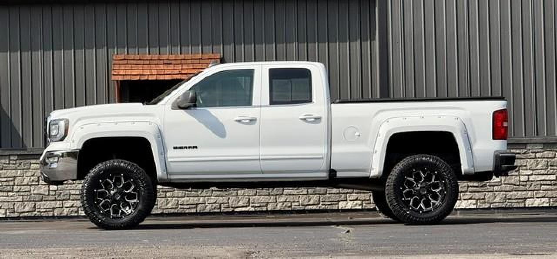 2017 WHITE GMC SIERRA 1500 (1GTV2MEC6HZ) with an V8,5.3L(325 CID),OHV engine, AUTOMATIC transmission, located at 14600 Frazho Road, Warren, MI, 48089, (586) 776-3400, 42.485996, -82.974220 - Photo#1