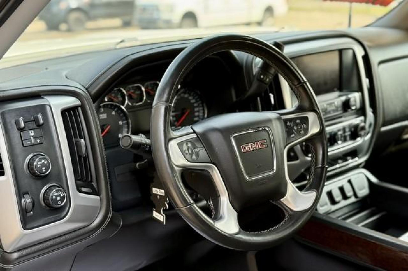 2017 WHITE GMC SIERRA 1500 (1GTV2MEC6HZ) with an V8,5.3L(325 CID),OHV engine, AUTOMATIC transmission, located at 14600 Frazho Road, Warren, MI, 48089, (586) 776-3400, 42.485996, -82.974220 - Photo#9