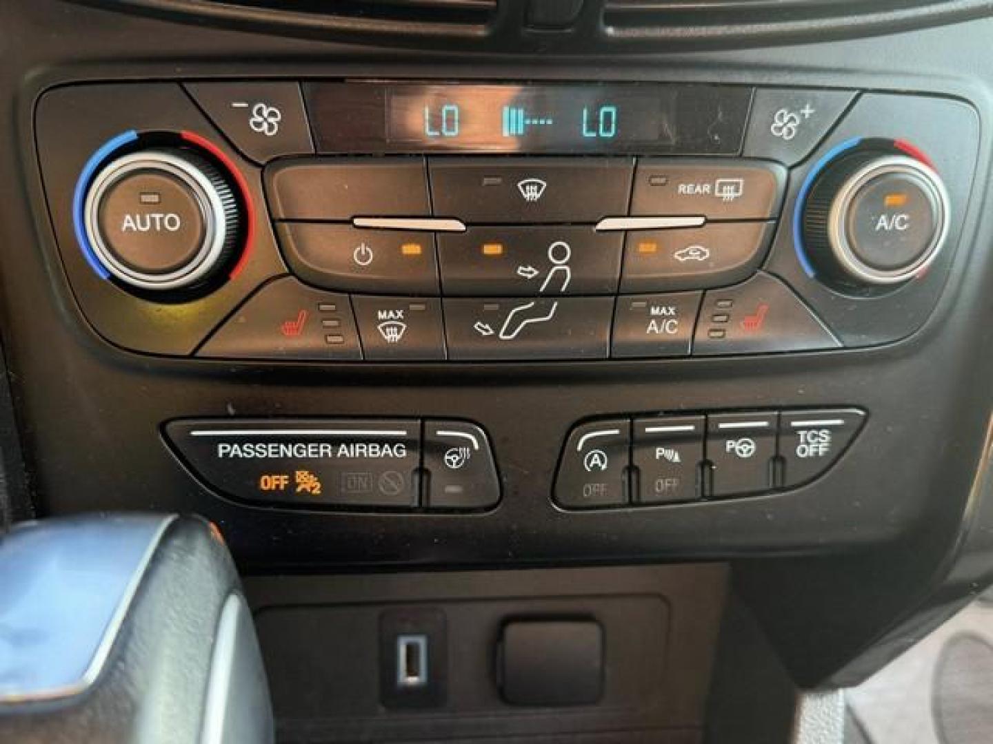 2019 RUBY RED METALLIC FORD ESCAPE (1FMCU9J92KU) with an L4,2.0L(122 CID),DOHC engine, AUTOMATIC transmission, located at 14600 Frazho Road, Warren, MI, 48089, (586) 776-3400, 42.485996, -82.974220 - Photo#15