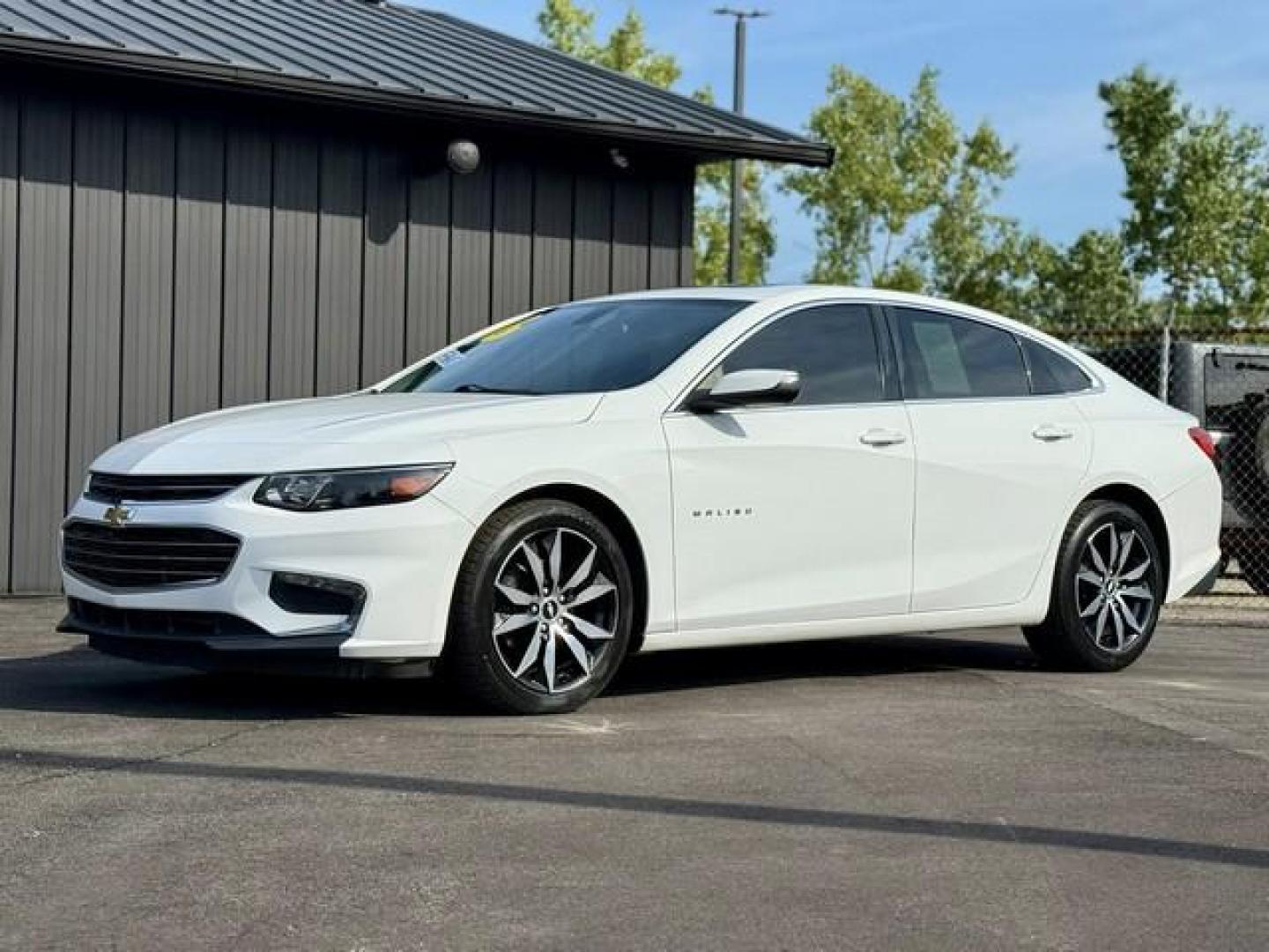 2016 WHITE CHEVROLET MALIBU (1G1ZE5ST1GF) with an L4,1.5L(91 CID),DOHC engine, AUTOMATIC transmission, located at 14600 Frazho Road, Warren, MI, 48089, (586) 776-3400, 42.485996, -82.974220 - Photo#1