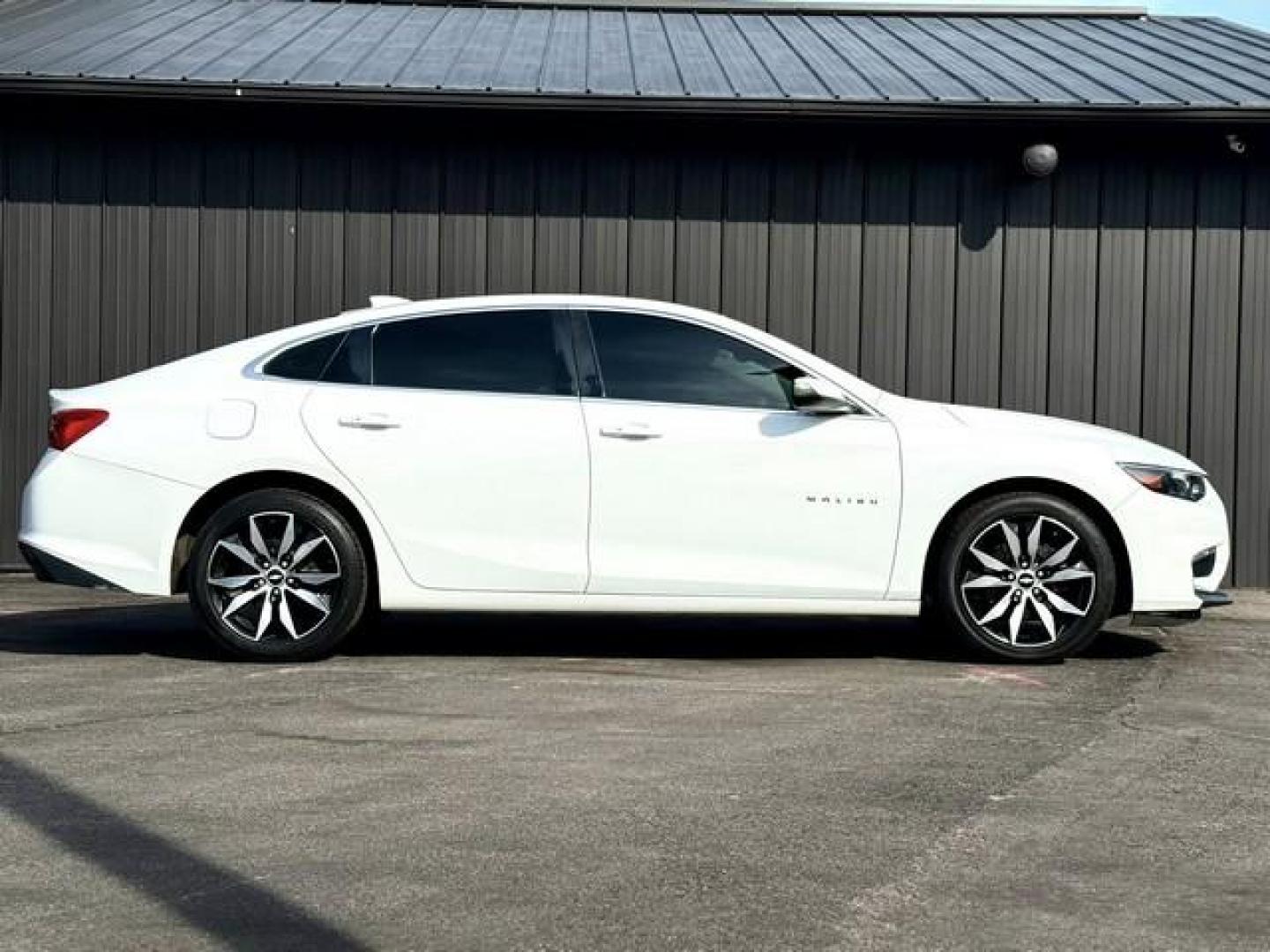 2016 WHITE CHEVROLET MALIBU (1G1ZE5ST1GF) with an L4,1.5L(91 CID),DOHC engine, AUTOMATIC transmission, located at 14600 Frazho Road, Warren, MI, 48089, (586) 776-3400, 42.485996, -82.974220 - Photo#3