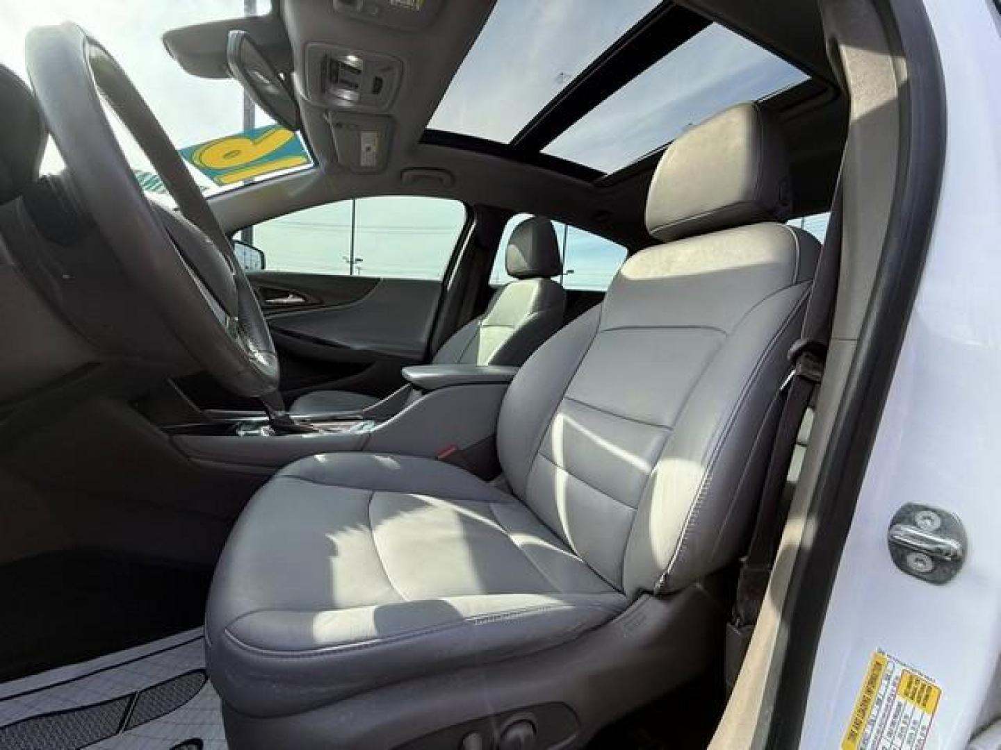 2016 WHITE CHEVROLET MALIBU (1G1ZE5ST1GF) with an L4,1.5L(91 CID),DOHC engine, AUTOMATIC transmission, located at 14600 Frazho Road, Warren, MI, 48089, (586) 776-3400, 42.485996, -82.974220 - Photo#7