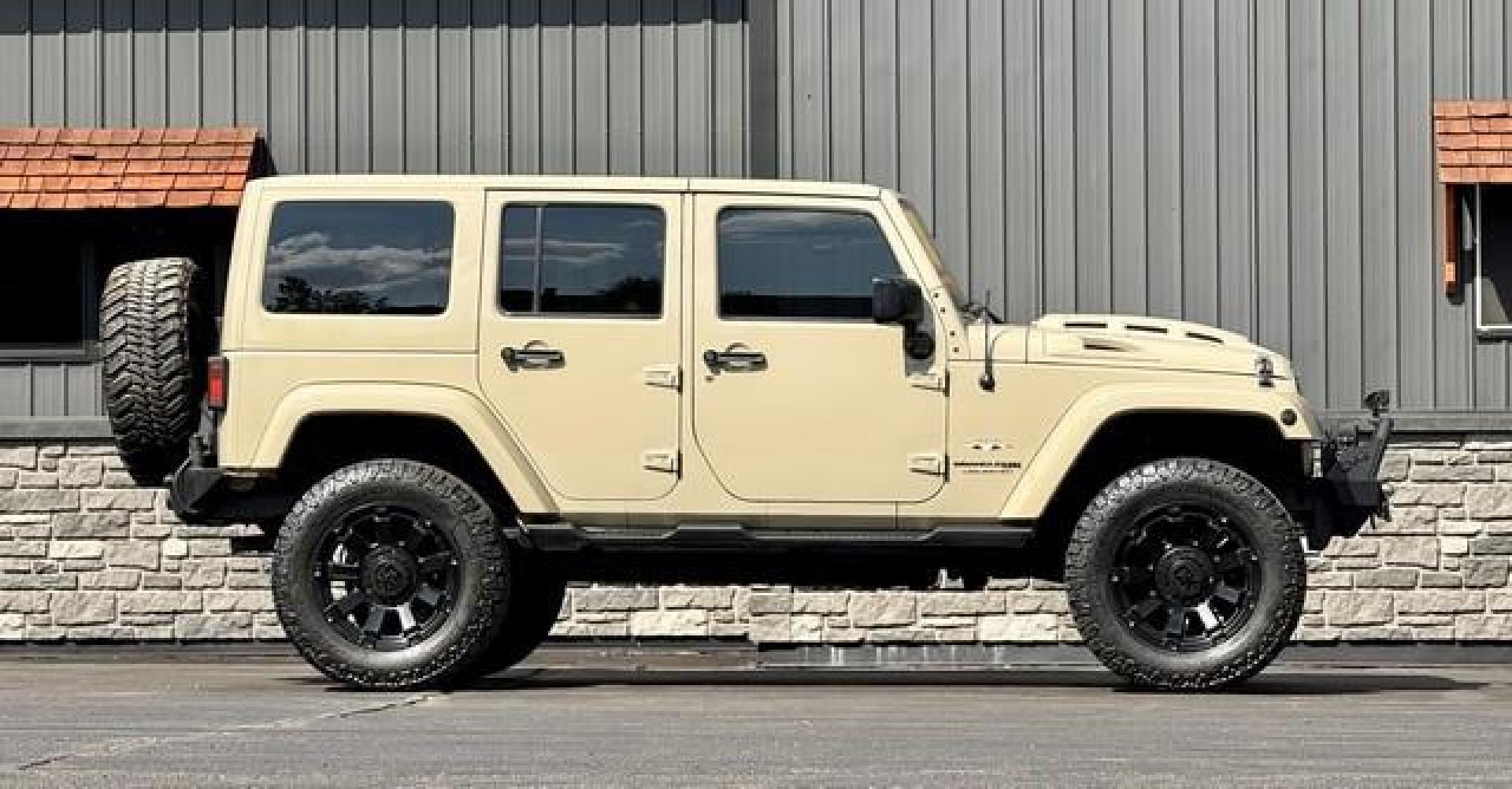 2018 GOBI JEEP WRANGLER JK (1C4BJWEG0JL) with an V6,3.6L(220 CID),DOHC engine, AUTOMATIC transmission, located at 14600 Frazho Road, Warren, MI, 48089, (586) 776-3400, 42.485996, -82.974220 - Photo#4