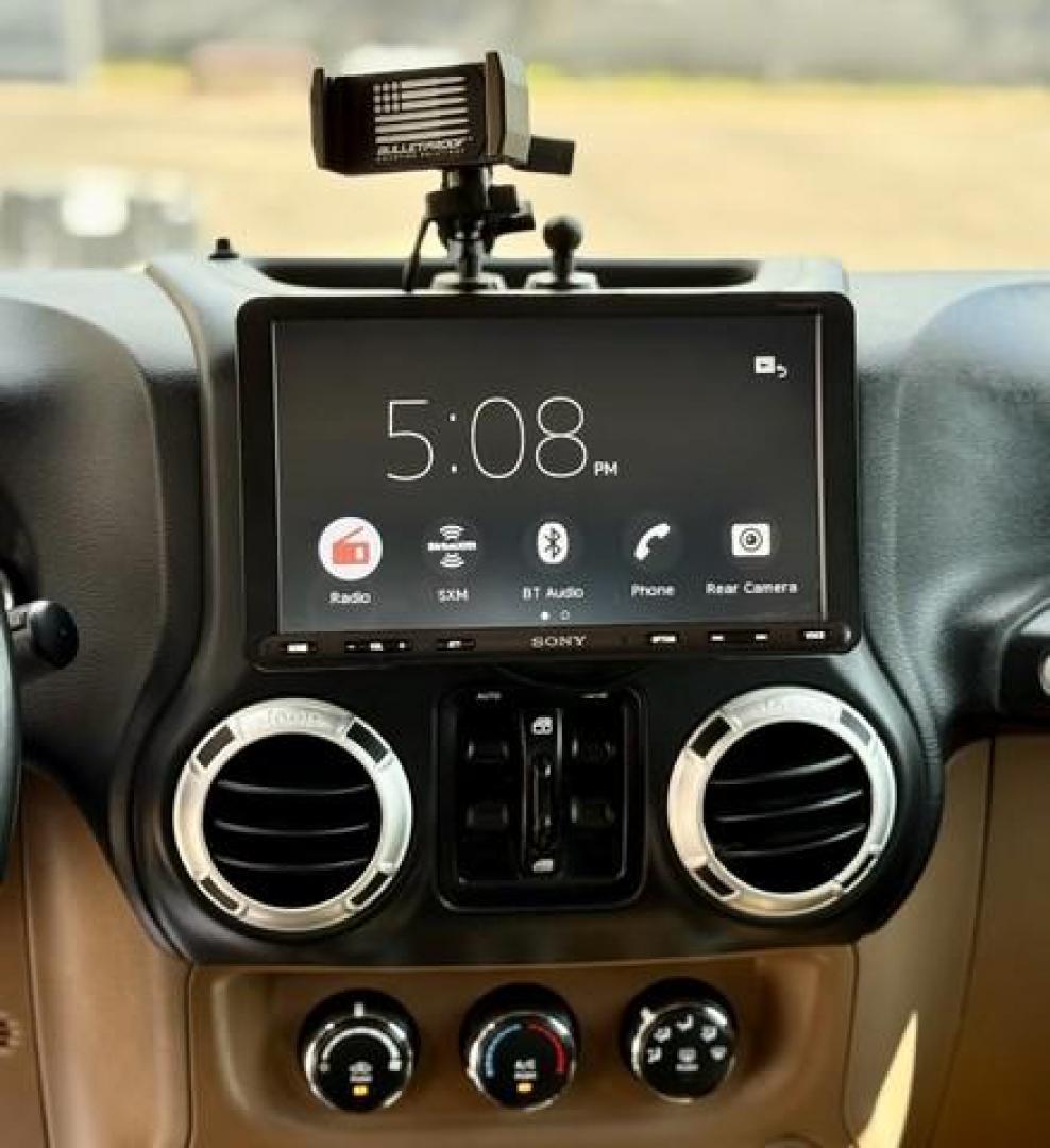 2018 GOBI JEEP WRANGLER JK (1C4BJWEG0JL) with an V6,3.6L(220 CID),DOHC engine, AUTOMATIC transmission, located at 14600 Frazho Road, Warren, MI, 48089, (586) 776-3400, 42.485996, -82.974220 - Photo#11