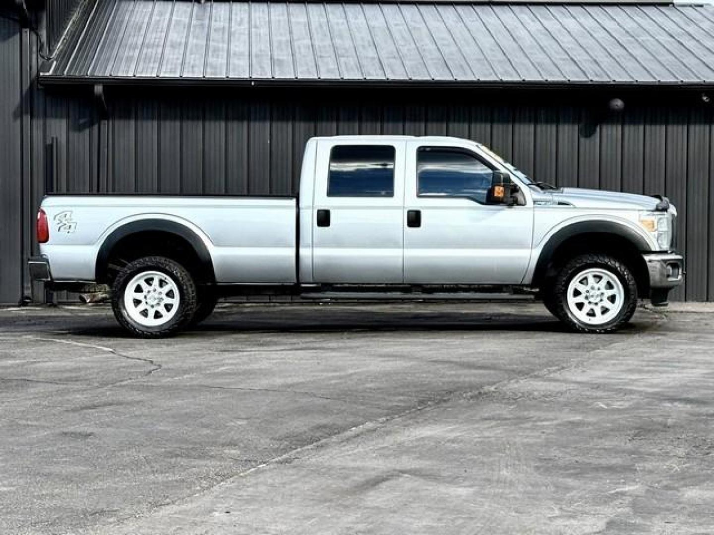 2015 SILVER FORD F-350 SUPER DUTY (1FT8W3B65FE) with an V8,6.2L(379 CID),SOHC engine, AUTOMATIC transmission, located at 14600 Frazho Road, Warren, MI, 48089, (586) 776-3400, 42.485996, -82.974220 - Photo#4