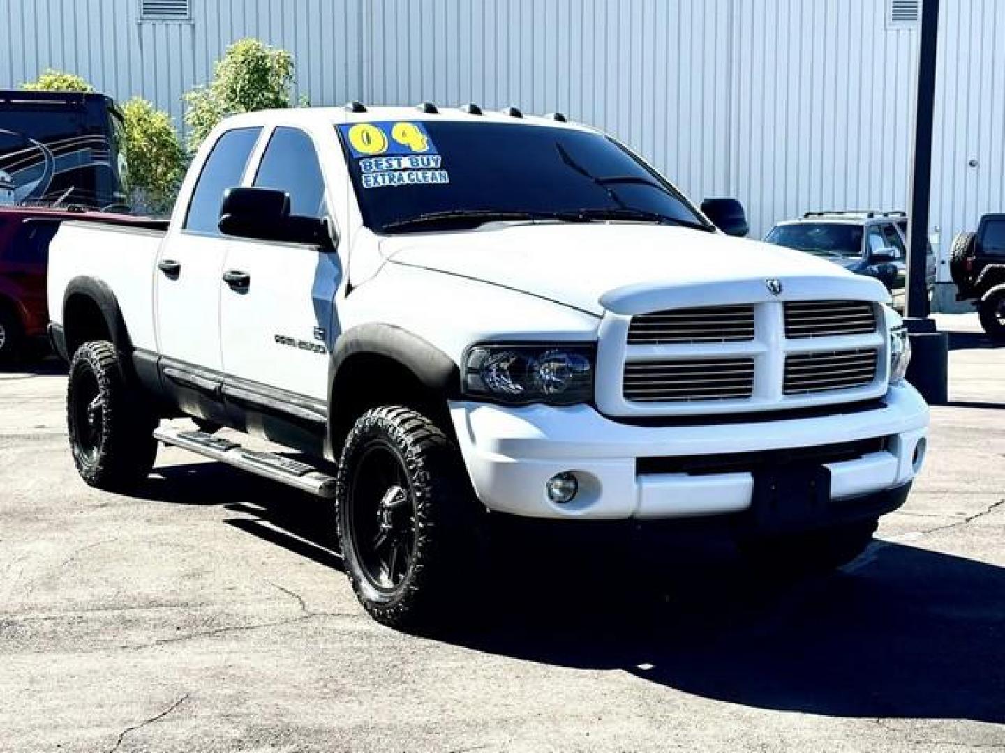 2004 WHITE DODGE RAM 2500 PICKUP (3D7KU28D14G) with an V8,5.7L(345 CID),OHV engine, AUTOMATIC transmission, located at 14600 Frazho Road, Warren, MI, 48089, (586) 776-3400, 42.485996, -82.974220 - Photo#2
