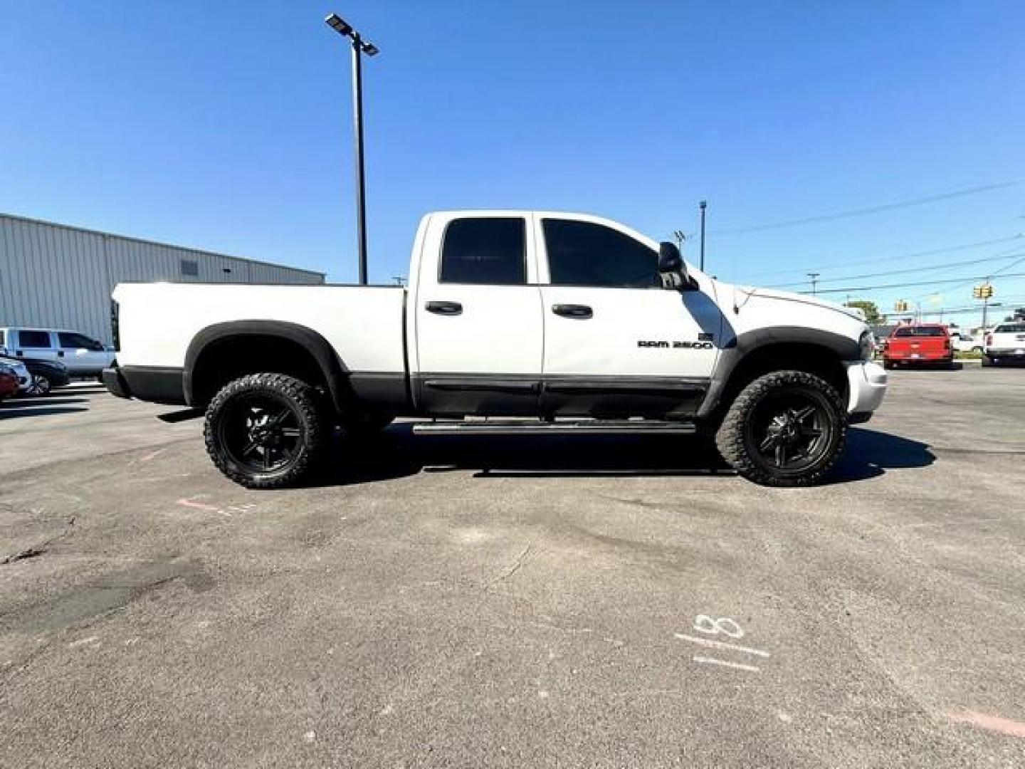 2004 WHITE DODGE RAM 2500 PICKUP (3D7KU28D14G) with an V8,5.7L(345 CID),OHV engine, AUTOMATIC transmission, located at 14600 Frazho Road, Warren, MI, 48089, (586) 776-3400, 42.485996, -82.974220 - Photo#3