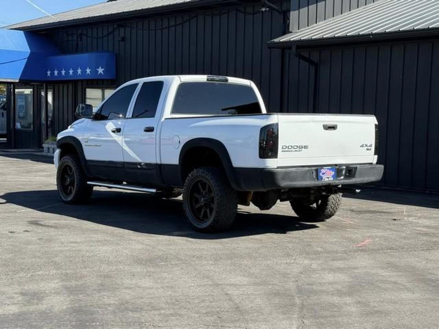 2004 WHITE DODGE RAM 2500 PICKUP (3D7KU28D14G) with an V8,5.7L(345 CID),OHV engine, AUTOMATIC transmission, located at 14600 Frazho Road, Warren, MI, 48089, (586) 776-3400, 42.485996, -82.974220 - Photo#5