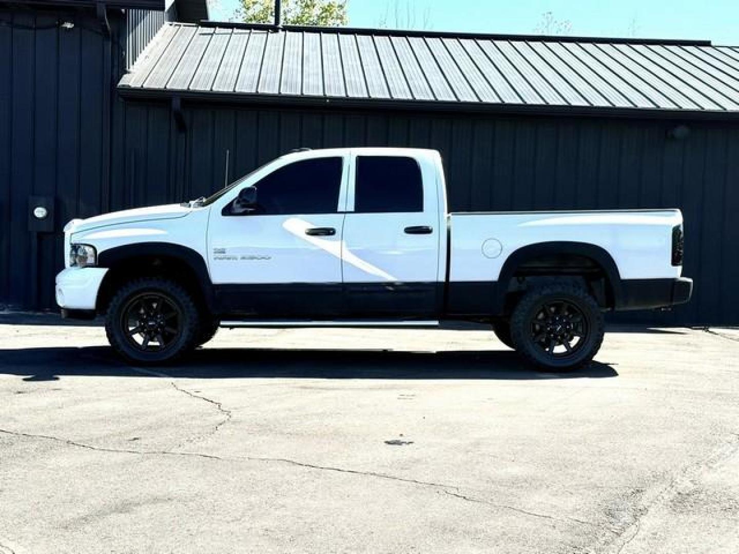 2004 WHITE DODGE RAM 2500 PICKUP (3D7KU28D14G) with an V8,5.7L(345 CID),OHV engine, AUTOMATIC transmission, located at 14600 Frazho Road, Warren, MI, 48089, (586) 776-3400, 42.485996, -82.974220 - Photo#6