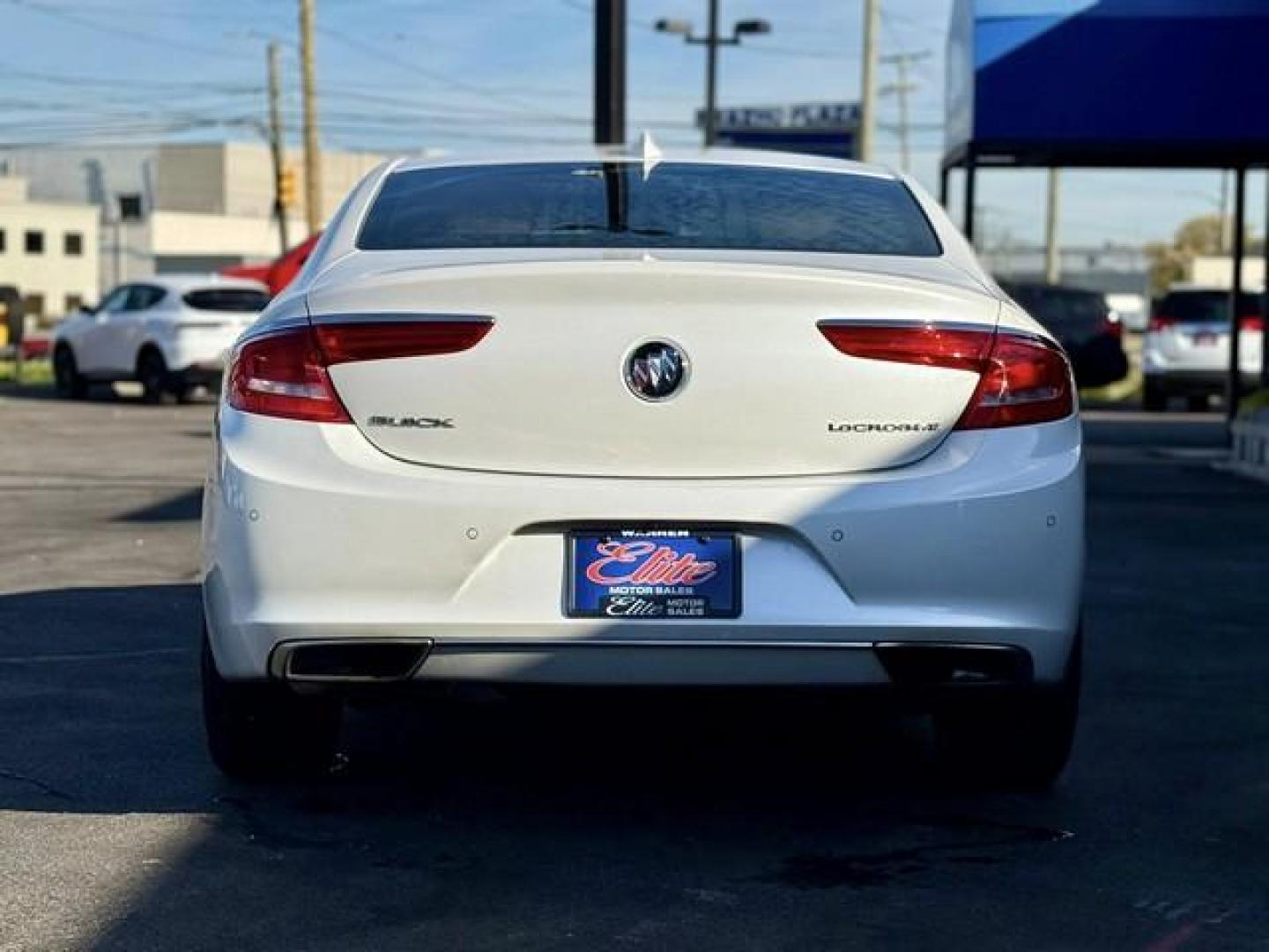 2017 WHITE BUICK LACROSSE (1G4ZR5SSXHU) with an V6,3.6L(222 CID),DOHC engine, AUTOMATIC transmission, located at 14600 Frazho Road, Warren, MI, 48089, (586) 776-3400, 42.485996, -82.974220 - Photo#7