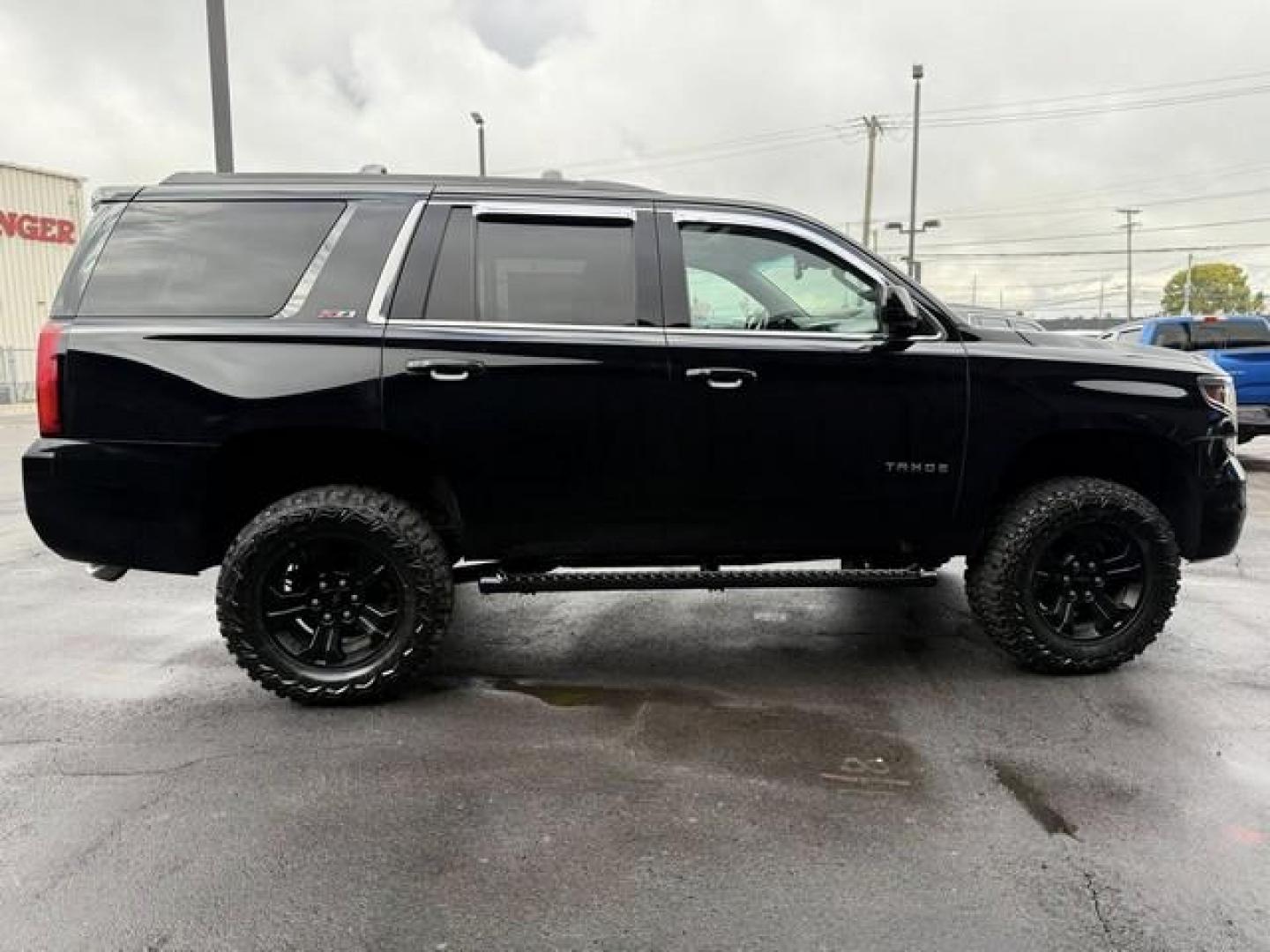 2017 BLACK CHEVROLET TAHOE (1GNSKBKC9HR) with an V8,5.3L(325 CID),OHV engine, AUTOMATIC transmission, located at 14600 Frazho Road, Warren, MI, 48089, (586) 776-3400, 42.485996, -82.974220 - Photo#4