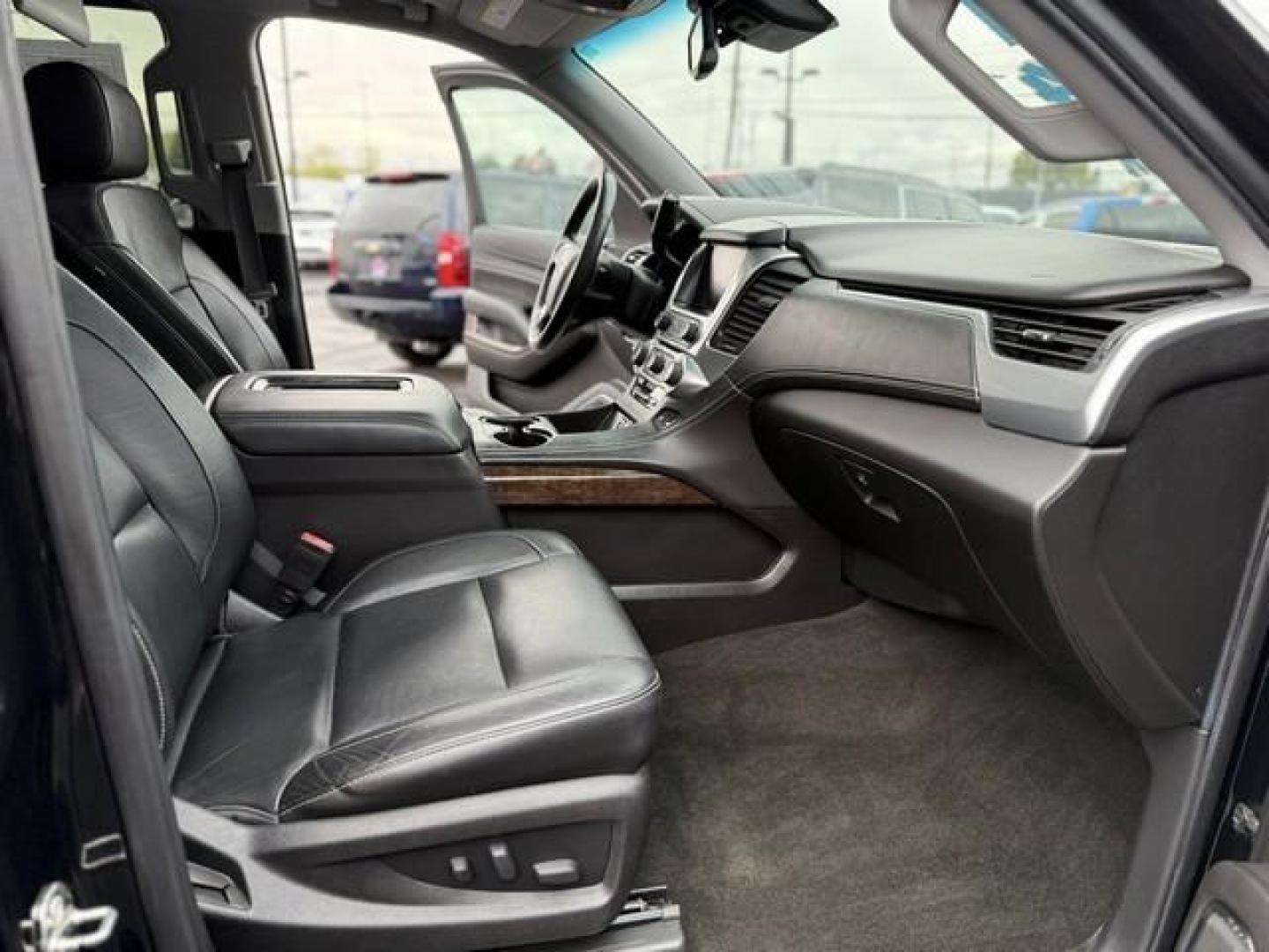 2017 BLACK CHEVROLET TAHOE (1GNSKBKC9HR) with an V8,5.3L(325 CID),OHV engine, AUTOMATIC transmission, located at 14600 Frazho Road, Warren, MI, 48089, (586) 776-3400, 42.485996, -82.974220 - Photo#17