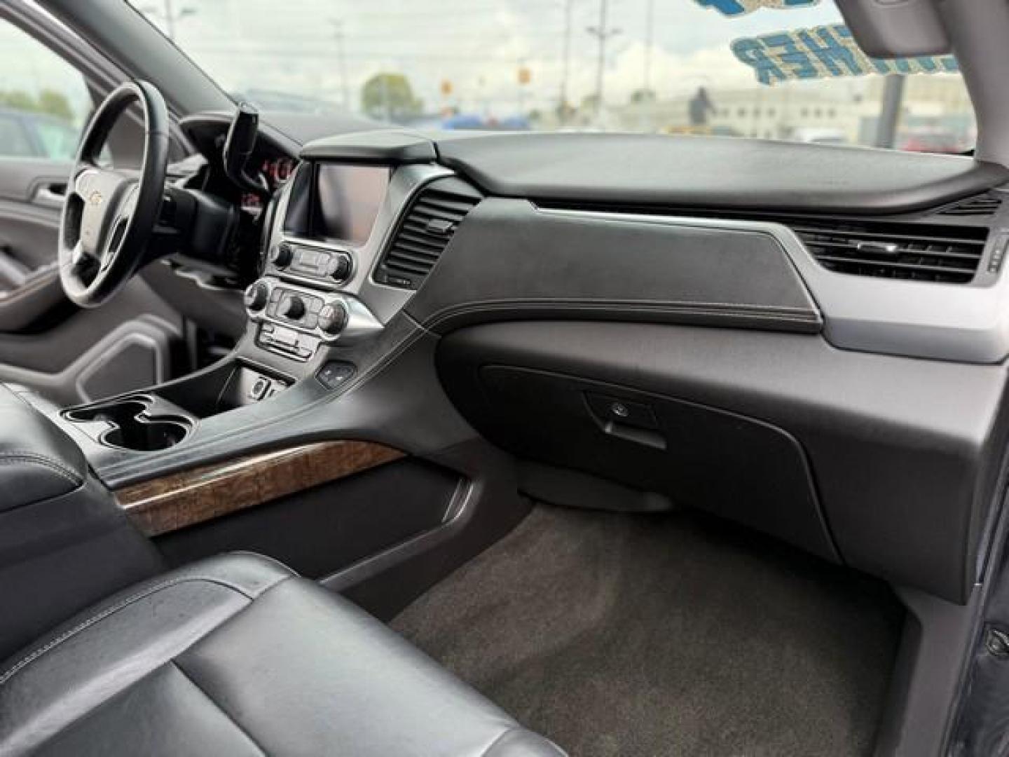 2017 BLACK CHEVROLET TAHOE (1GNSKBKC9HR) with an V8,5.3L(325 CID),OHV engine, AUTOMATIC transmission, located at 14600 Frazho Road, Warren, MI, 48089, (586) 776-3400, 42.485996, -82.974220 - Photo#18