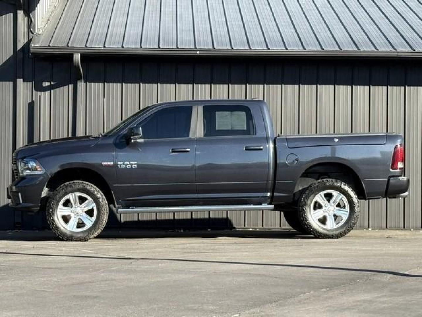 2017 GRAY RAM 1500 (1C6RR7MT6HS) with an V8,5.7L(345 CID),OHV engine, AUTOMATIC transmission, located at 14600 Frazho Road, Warren, MI, 48089, (586) 776-3400, 42.485996, -82.974220 - Photo#8