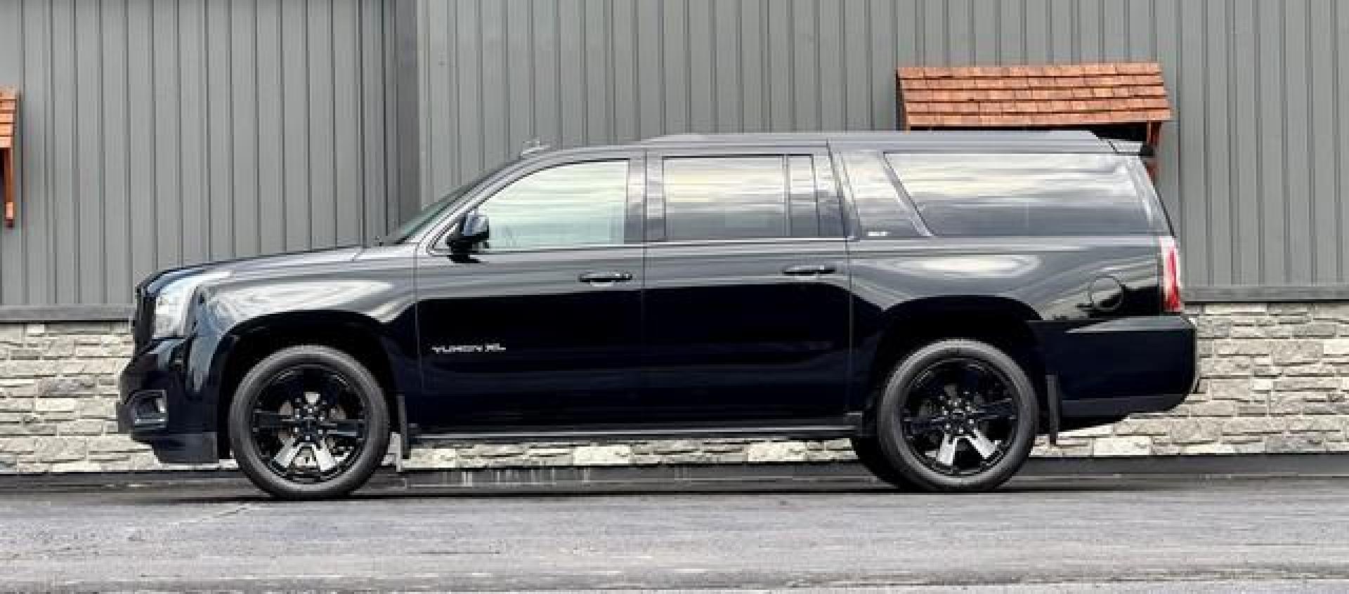 2019 BLACK GMC YUKON XL (1GKS2GKJ5KR) with an V8,( CID), engine, AUTOMATIC transmission, located at 14600 Frazho Road, Warren, MI, 48089, (586) 776-3400, 42.485996, -82.974220 - Photo#3