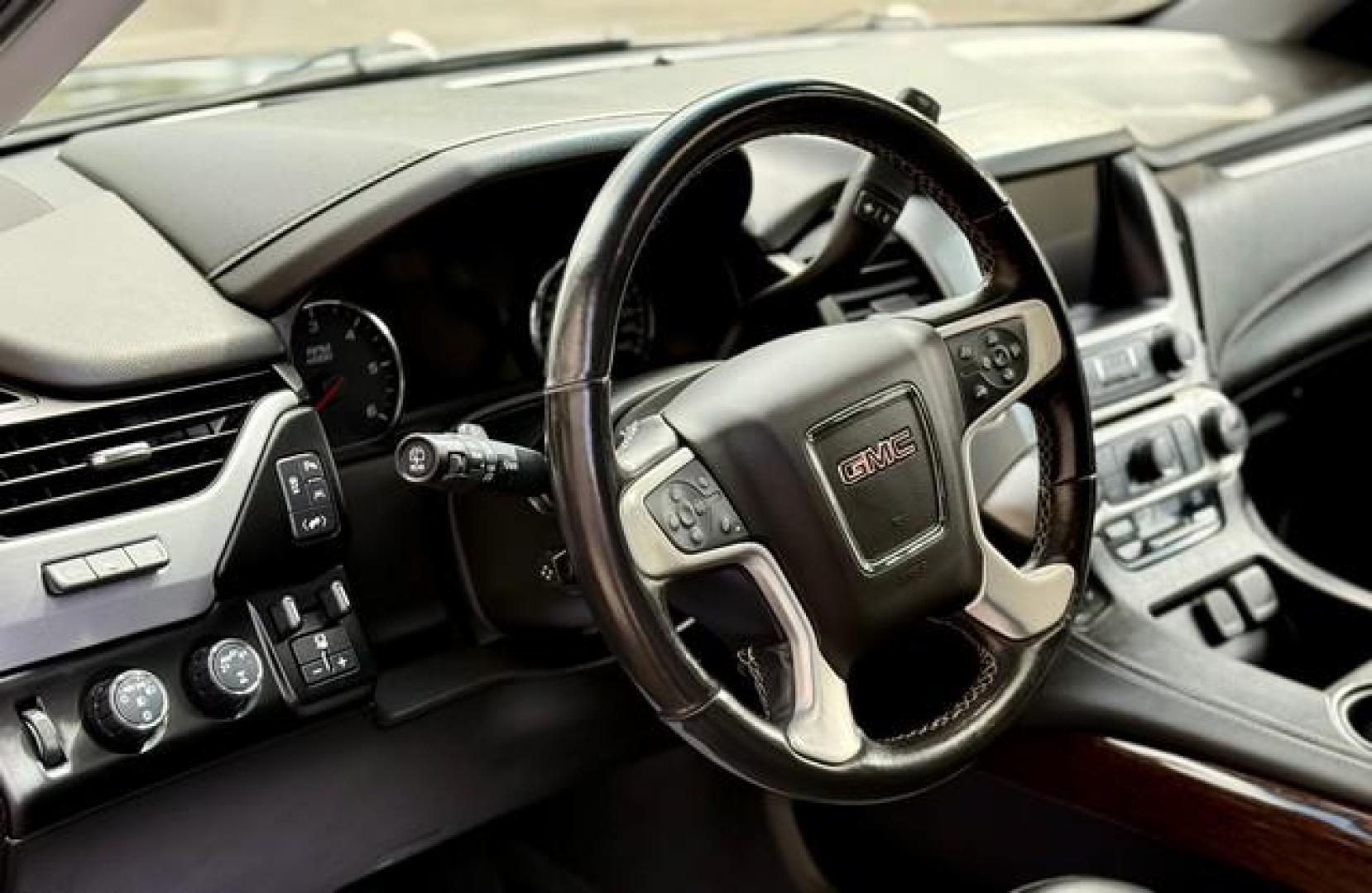 2019 BLACK GMC YUKON XL (1GKS2GKJ5KR) with an V8,( CID), engine, AUTOMATIC transmission, located at 14600 Frazho Road, Warren, MI, 48089, (586) 776-3400, 42.485996, -82.974220 - Photo#9