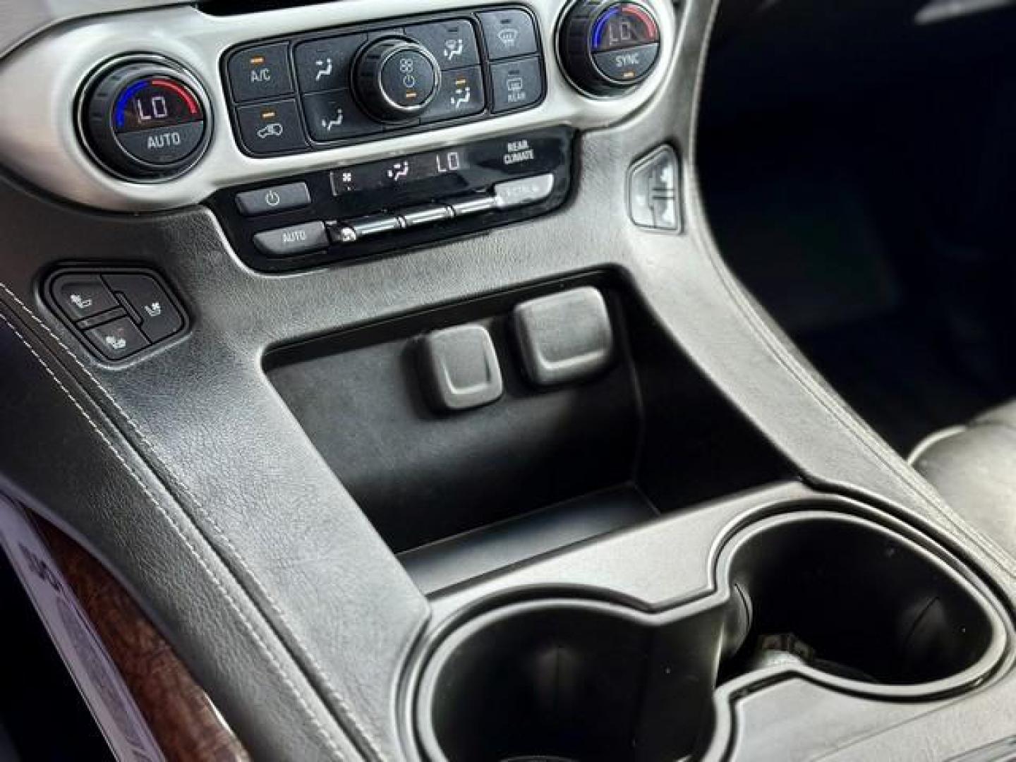 2019 BLACK GMC YUKON XL (1GKS2GKJ5KR) with an V8,( CID), engine, AUTOMATIC transmission, located at 14600 Frazho Road, Warren, MI, 48089, (586) 776-3400, 42.485996, -82.974220 - Photo#12