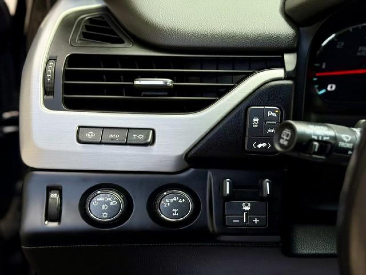 2019 BLACK GMC YUKON XL (1GKS2GKJ5KR) with an V8,( CID), engine, AUTOMATIC transmission, located at 14600 Frazho Road, Warren, MI, 48089, (586) 776-3400, 42.485996, -82.974220 - Photo#13