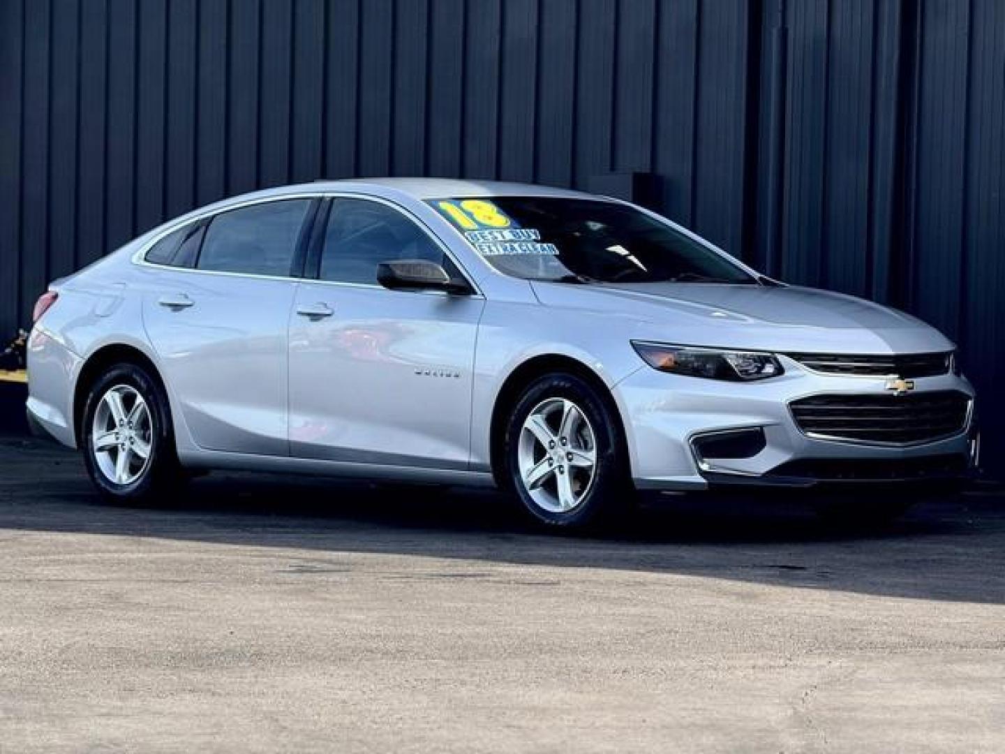 2018 SILVER CHEVROLET MALIBU (1G1ZB5ST3JF) with an L4,1.5L(91 CID),DOHC engine, AUTOMATIC transmission, located at 14600 Frazho Road, Warren, MI, 48089, (586) 776-3400, 42.485996, -82.974220 - Photo#3
