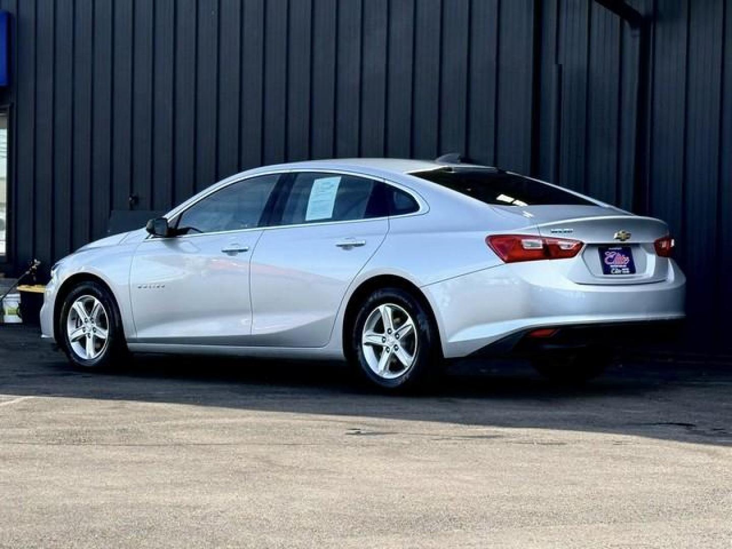 2018 SILVER CHEVROLET MALIBU (1G1ZB5ST3JF) with an L4,1.5L(91 CID),DOHC engine, AUTOMATIC transmission, located at 14600 Frazho Road, Warren, MI, 48089, (586) 776-3400, 42.485996, -82.974220 - Photo#7