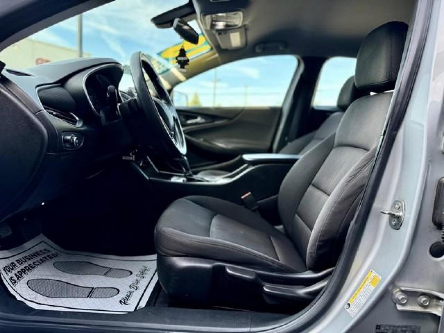 2018 SILVER CHEVROLET MALIBU (1G1ZB5ST3JF) with an L4,1.5L(91 CID),DOHC engine, AUTOMATIC transmission, located at 14600 Frazho Road, Warren, MI, 48089, (586) 776-3400, 42.485996, -82.974220 - Photo#8