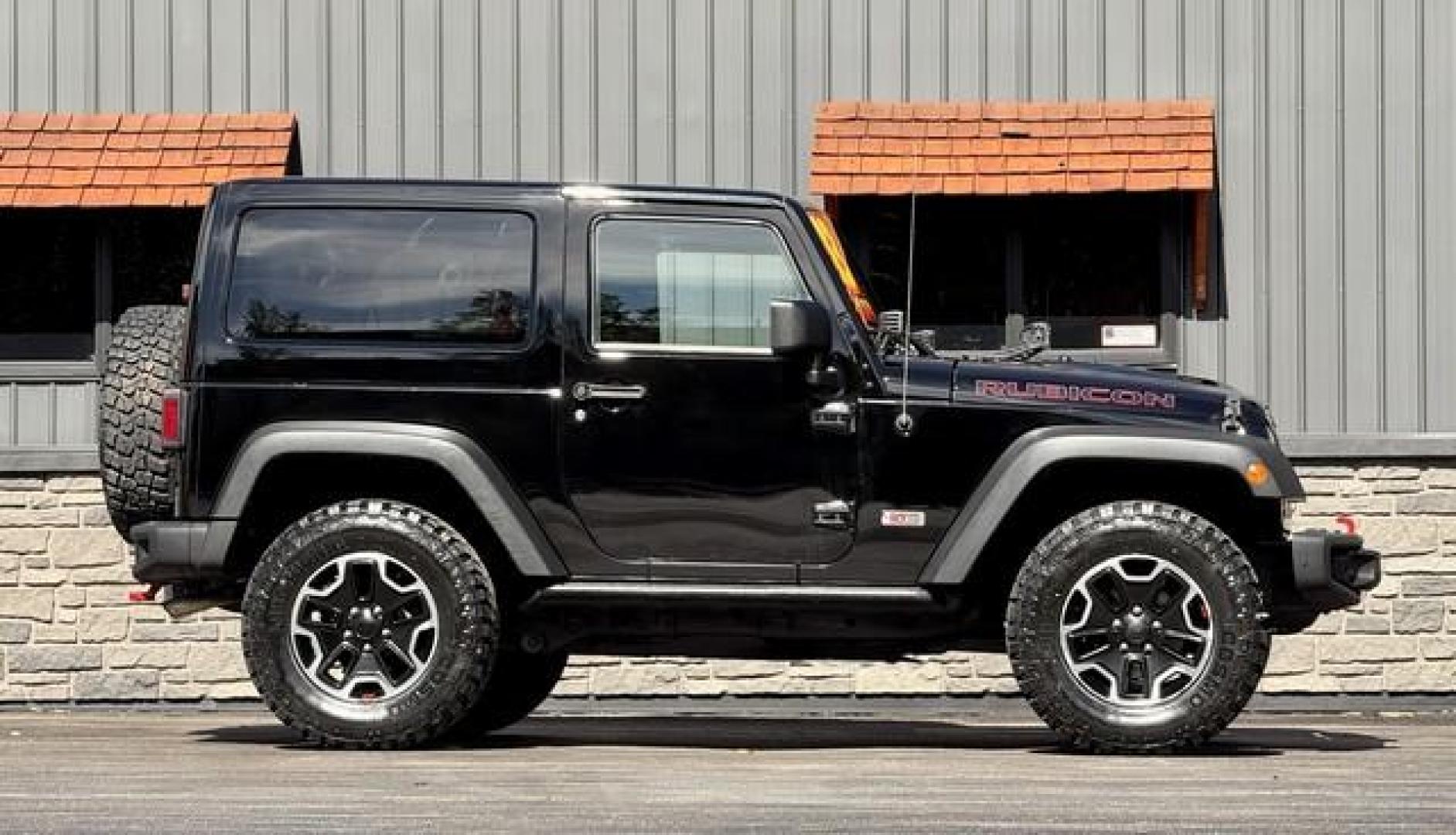 2013 BLACK JEEP WRANGLER (1C4BJWCGXDL) with an V6,3.6L(220 CID),DOHC engine, AUTOMATIC transmission, located at 14600 Frazho Road, Warren, MI, 48089, (586) 776-3400, 42.485996, -82.974220 - Photo#5