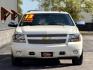 2013 WHITE DIAMOND CHEVROLET AVALANCHE 1500 (3GNTKGE72DG) with an V8,5.3L(325 CID),OHV engine, AUTOMATIC transmission, located at 14600 Frazho Road, Warren, MI, 48089, (586) 776-3400, 42.485996, -82.974220 - Photo#3