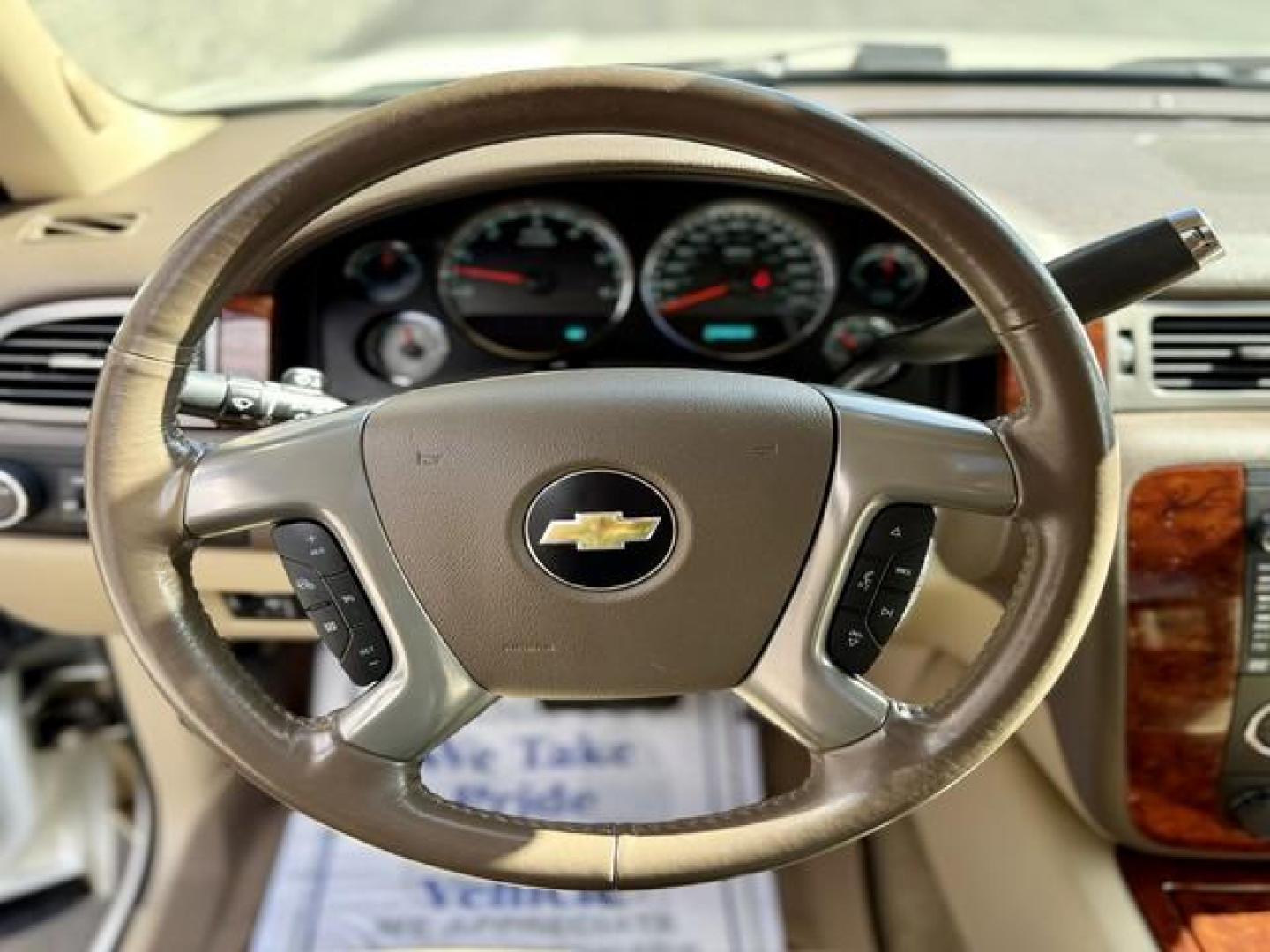 2013 WHITE DIAMOND CHEVROLET AVALANCHE 1500 (3GNTKGE72DG) with an V8,5.3L(325 CID),OHV engine, AUTOMATIC transmission, located at 14600 Frazho Road, Warren, MI, 48089, (586) 776-3400, 42.485996, -82.974220 - Photo#10
