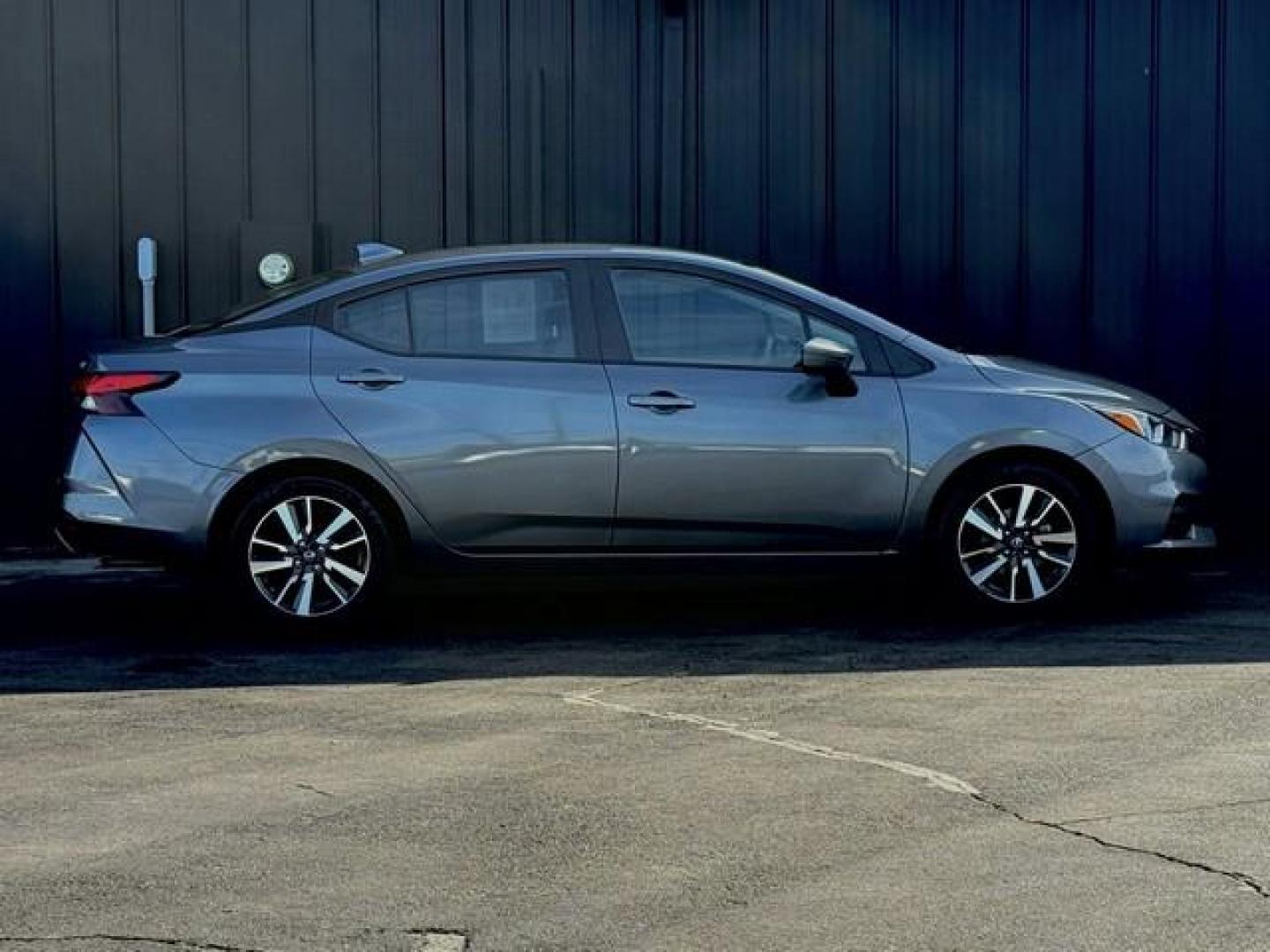 2021 GRAY NISSAN VERSA (3N1CN8EV4ML) with an L4,1.6L(98 CID),DOHC engine, AUTOMATIC transmission, located at 14600 Frazho Road, Warren, MI, 48089, (586) 776-3400, 42.485996, -82.974220 - Photo#4