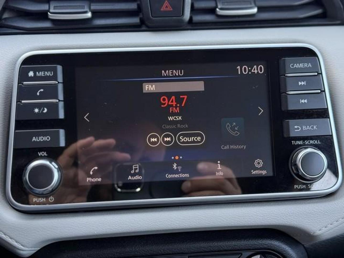 2021 GRAY NISSAN VERSA (3N1CN8EV4ML) with an L4,1.6L(98 CID),DOHC engine, AUTOMATIC transmission, located at 14600 Frazho Road, Warren, MI, 48089, (586) 776-3400, 42.485996, -82.974220 - Photo#17