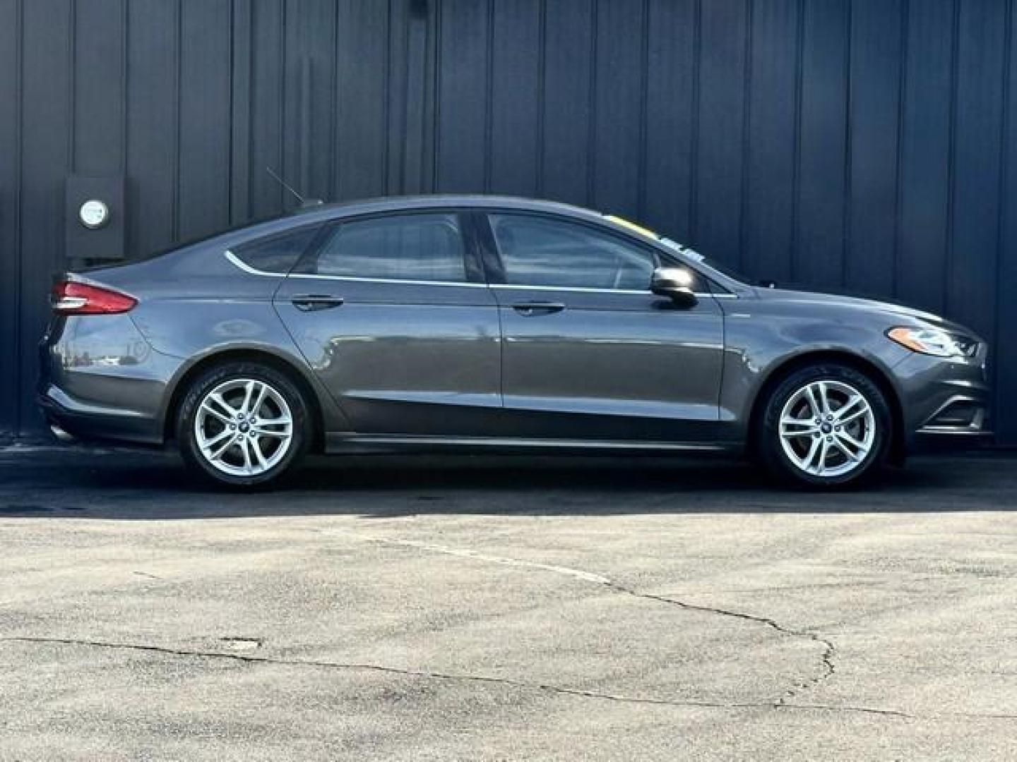 2018 GRAY FORD FUSION (3FA6P0HDXJR) with an L4,1.5L(91 CID),DOHC engine, AUTOMATIC transmission, located at 14600 Frazho Road, Warren, MI, 48089, (586) 776-3400, 42.485996, -82.974220 - Photo#4
