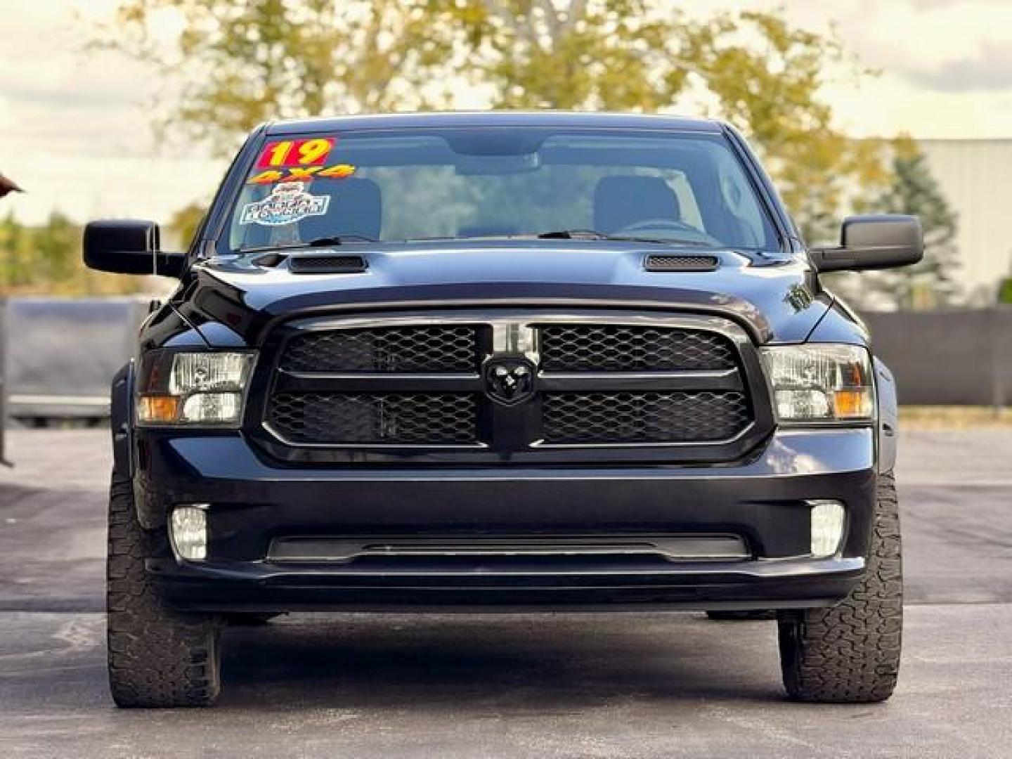 2019 BLACK RAM 1500 CLASSIC (1C6RR7KT9KS) with an V8,5.7L(345 CID), engine, AUTOMATIC transmission, located at 14600 Frazho Road, Warren, MI, 48089, (586) 776-3400, 42.485996, -82.974220 - Photo#2