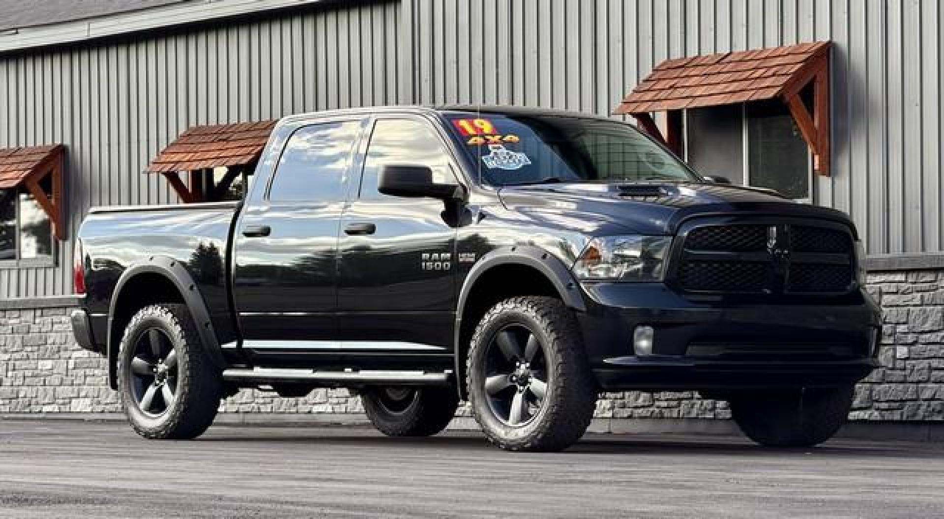 2019 BLACK RAM 1500 CLASSIC (1C6RR7KT9KS) with an V8,5.7L(345 CID), engine, AUTOMATIC transmission, located at 14600 Frazho Road, Warren, MI, 48089, (586) 776-3400, 42.485996, -82.974220 - Photo#4