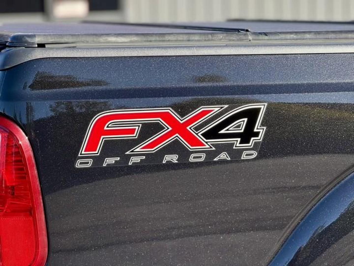 2015 BLACK FORD F-250 SUPER DUTY (1FT7X2BT6FE) with an V8,6.7L(406 CID),OHV engine, AUTOMATIC transmission, located at 14600 Frazho Road, Warren, MI, 48089, (586) 776-3400, 42.485996, -82.974220 - Photo#6