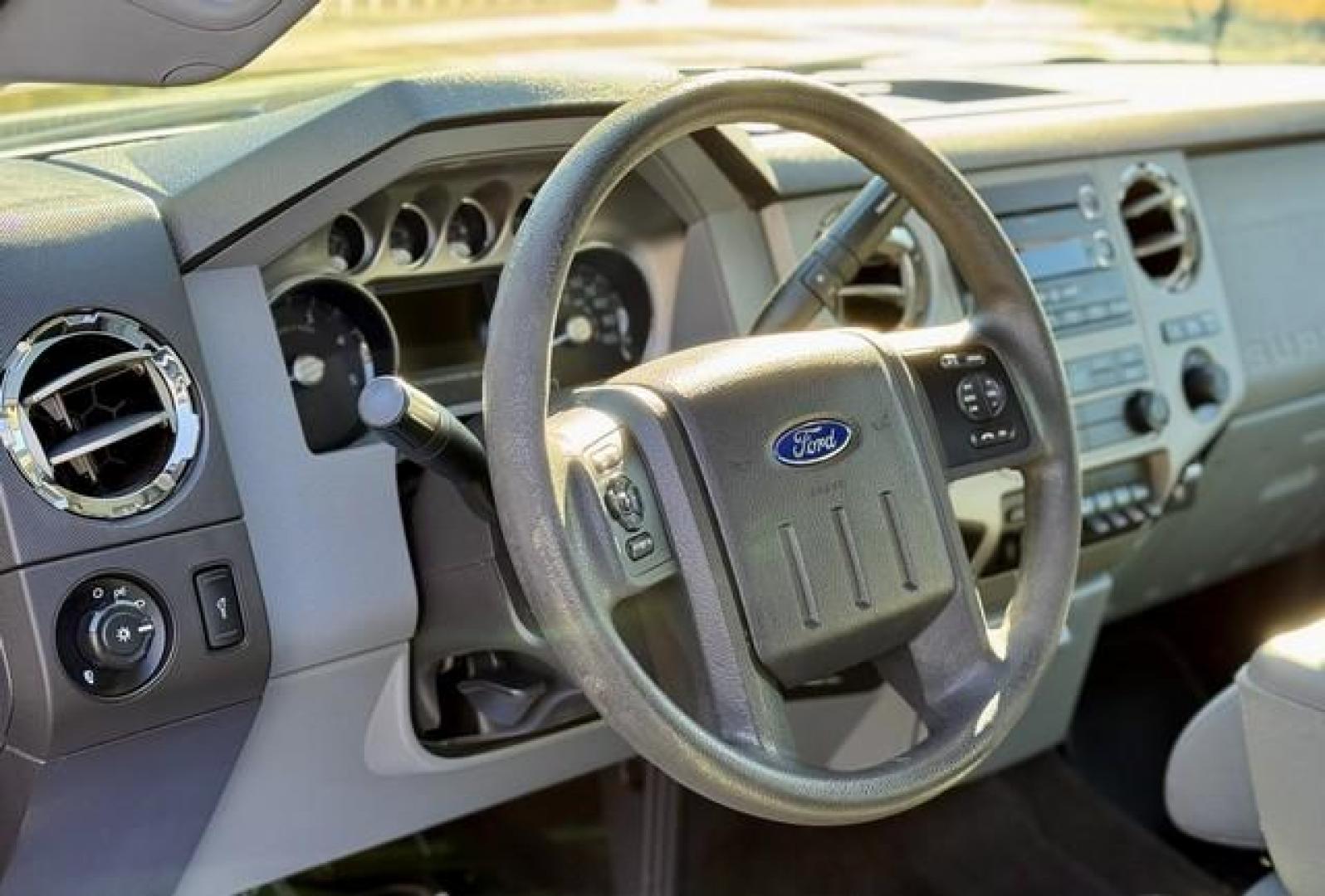 2015 BLACK FORD F-250 SUPER DUTY (1FT7X2BT6FE) with an V8,6.7L(406 CID),OHV engine, AUTOMATIC transmission, located at 14600 Frazho Road, Warren, MI, 48089, (586) 776-3400, 42.485996, -82.974220 - Photo#9