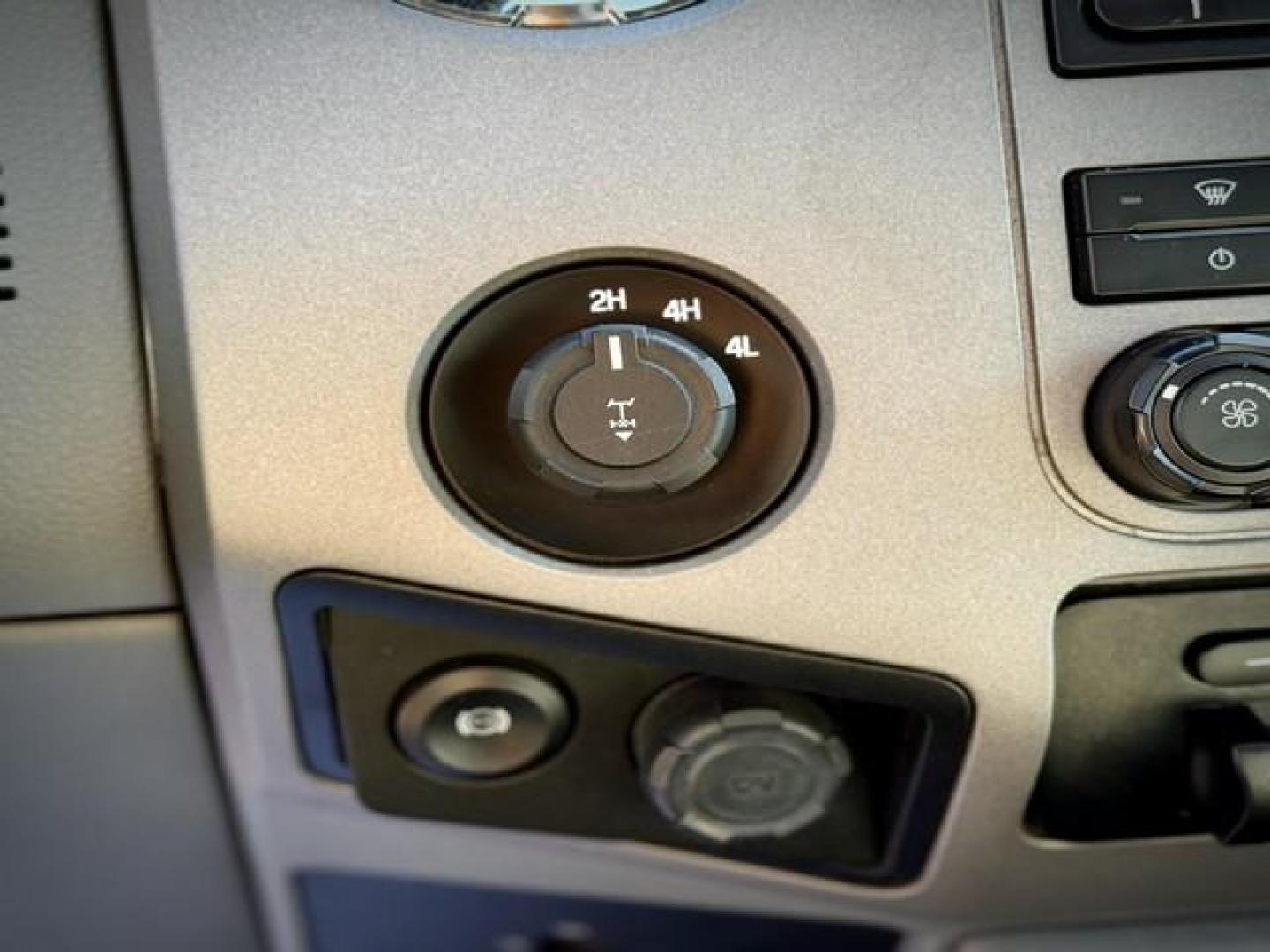 2015 BLACK FORD F-250 SUPER DUTY (1FT7X2BT6FE) with an V8,6.7L(406 CID),OHV engine, AUTOMATIC transmission, located at 14600 Frazho Road, Warren, MI, 48089, (586) 776-3400, 42.485996, -82.974220 - Photo#12