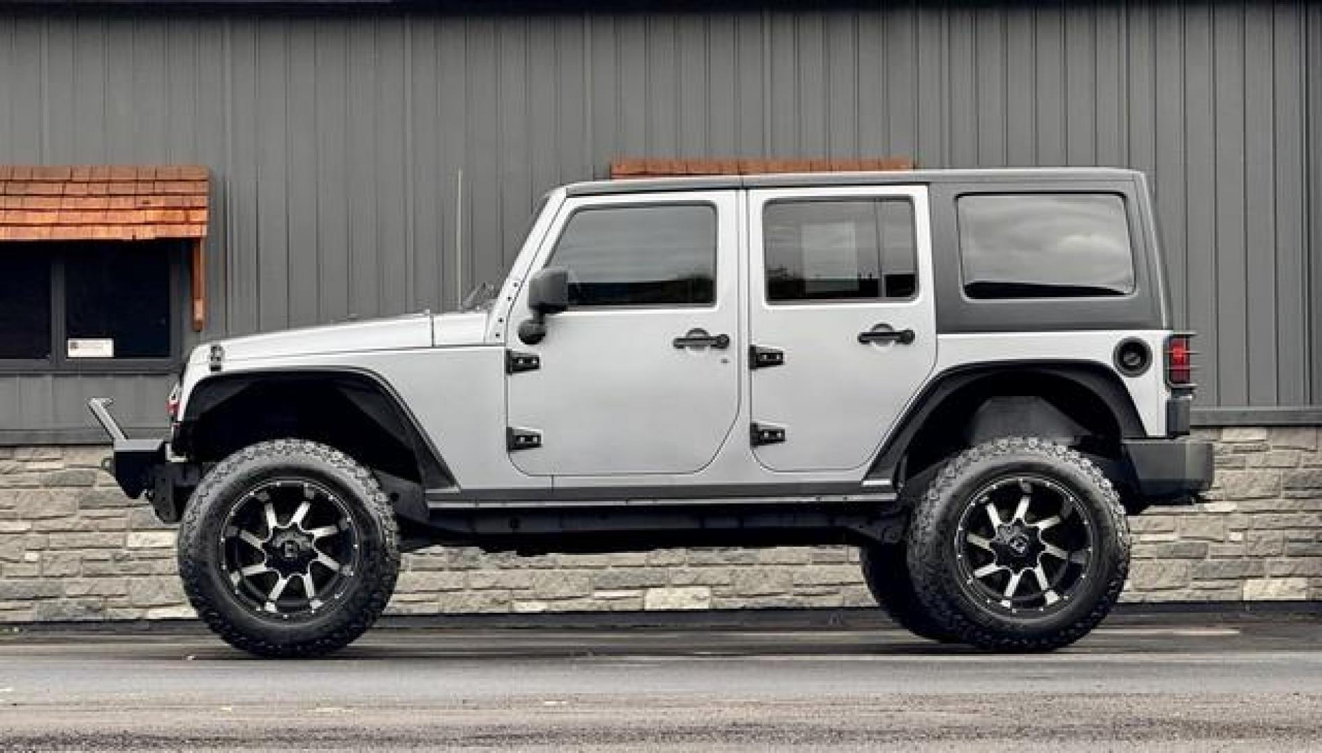 2014 SILVER JEEP WRANGLER (1C4BJWEG1EL) with an V6,3.6L(220 CID),DOHC engine, AUTOMATIC transmission, located at 14600 Frazho Road, Warren, MI, 48089, (586) 776-3400, 42.485996, -82.974220 - Photo#1