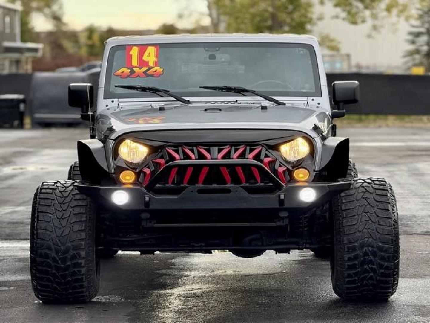 2014 SILVER JEEP WRANGLER (1C4BJWEG1EL) with an V6,3.6L(220 CID),DOHC engine, AUTOMATIC transmission, located at 14600 Frazho Road, Warren, MI, 48089, (586) 776-3400, 42.485996, -82.974220 - Photo#2