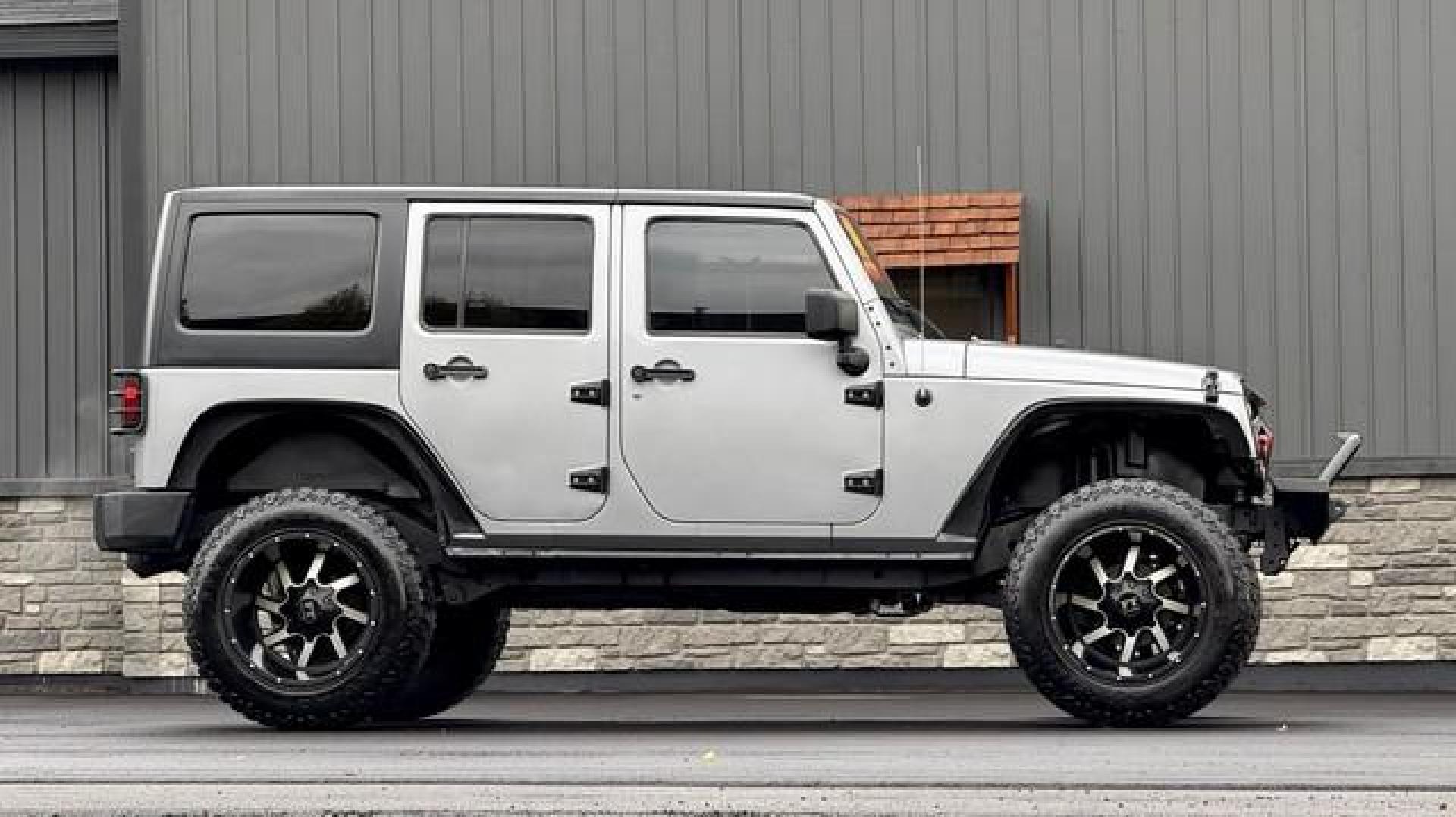 2014 SILVER JEEP WRANGLER (1C4BJWEG1EL) with an V6,3.6L(220 CID),DOHC engine, AUTOMATIC transmission, located at 14600 Frazho Road, Warren, MI, 48089, (586) 776-3400, 42.485996, -82.974220 - Photo#4