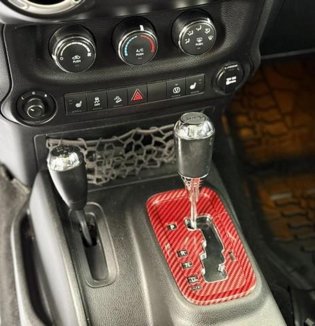 2014 SILVER JEEP WRANGLER (1C4BJWEG1EL) with an V6,3.6L(220 CID),DOHC engine, AUTOMATIC transmission, located at 14600 Frazho Road, Warren, MI, 48089, (586) 776-3400, 42.485996, -82.974220 - Photo#12