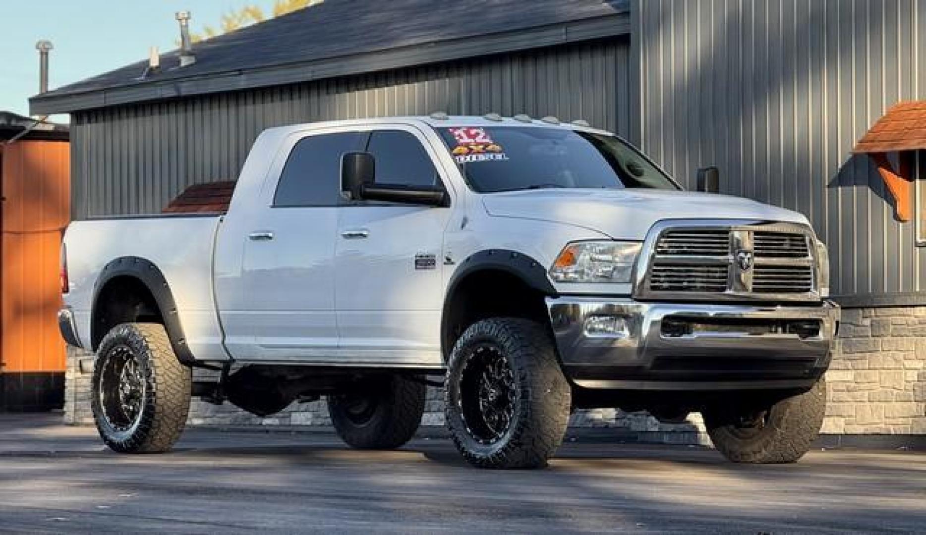 2012 WHITE RAM 3500 SLT (3C63D3LLXCG) with an L6,6.7L(408 CID),OHV engine, AUTOMATIC transmission, located at 14600 Frazho Road, Warren, MI, 48089, (586) 776-3400, 42.485996, -82.974220 - Photo#1