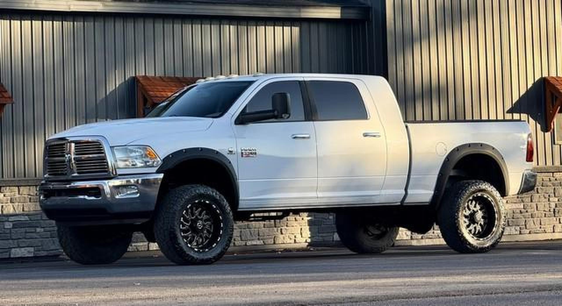 2012 WHITE RAM 3500 SLT (3C63D3LLXCG) with an L6,6.7L(408 CID),OHV engine, AUTOMATIC transmission, located at 14600 Frazho Road, Warren, MI, 48089, (586) 776-3400, 42.485996, -82.974220 - Photo#3