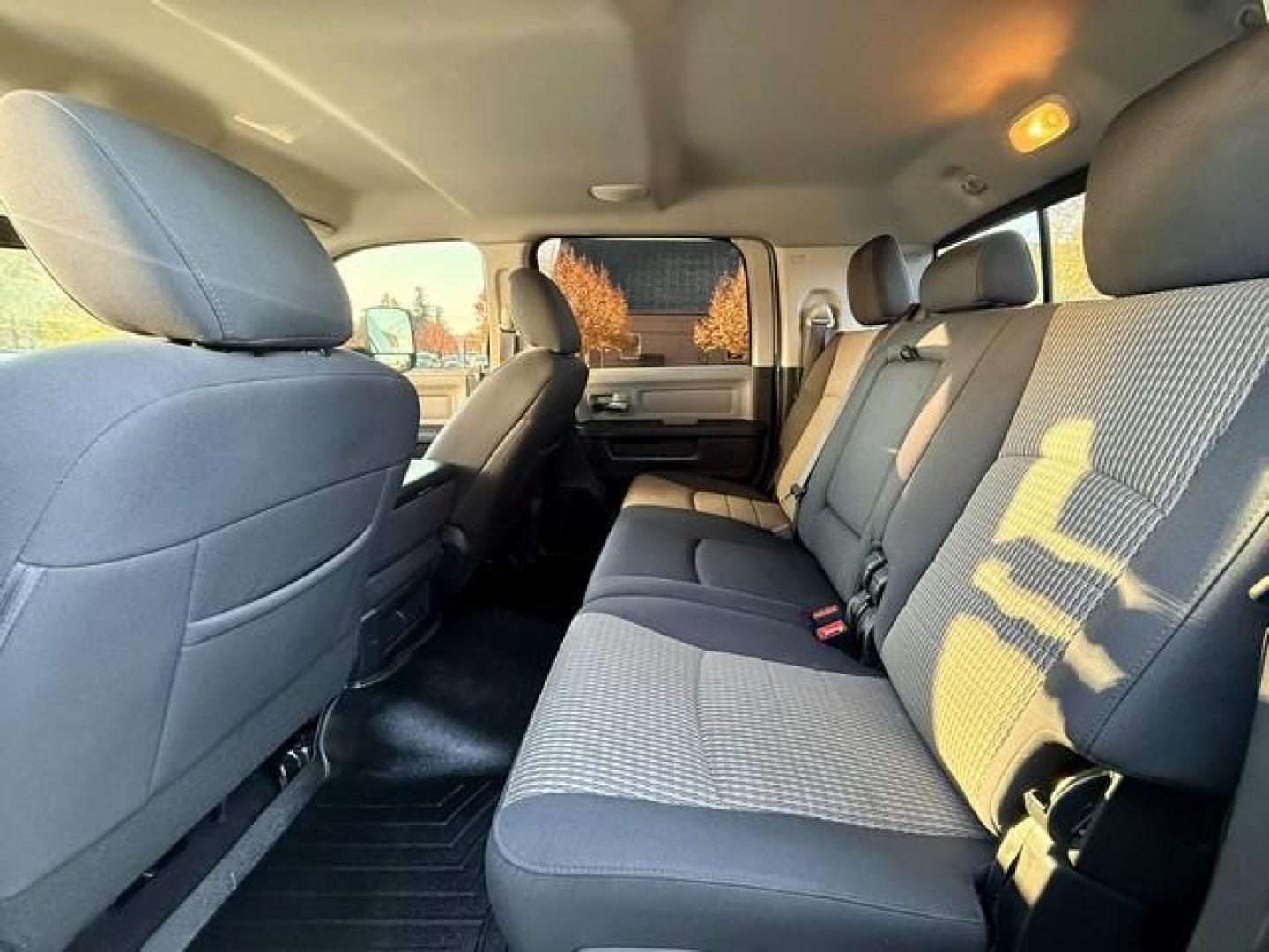 2012 WHITE RAM 3500 SLT (3C63D3LLXCG) with an L6,6.7L(408 CID),OHV engine, AUTOMATIC transmission, located at 14600 Frazho Road, Warren, MI, 48089, (586) 776-3400, 42.485996, -82.974220 - Photo#8