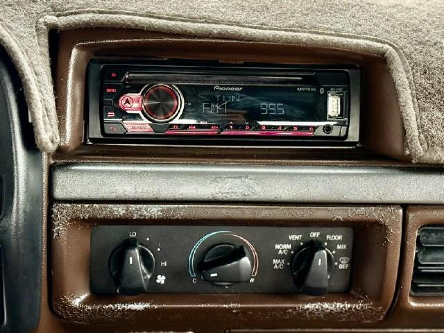 1997 WHITE FORD F350 (1FTJW36G1VE) with an 7.5 engine, AUTOMATIC transmission, located at 14600 Frazho Road, Warren, MI, 48089, (586) 776-3400, 42.485996, -82.974220 - Photo#10