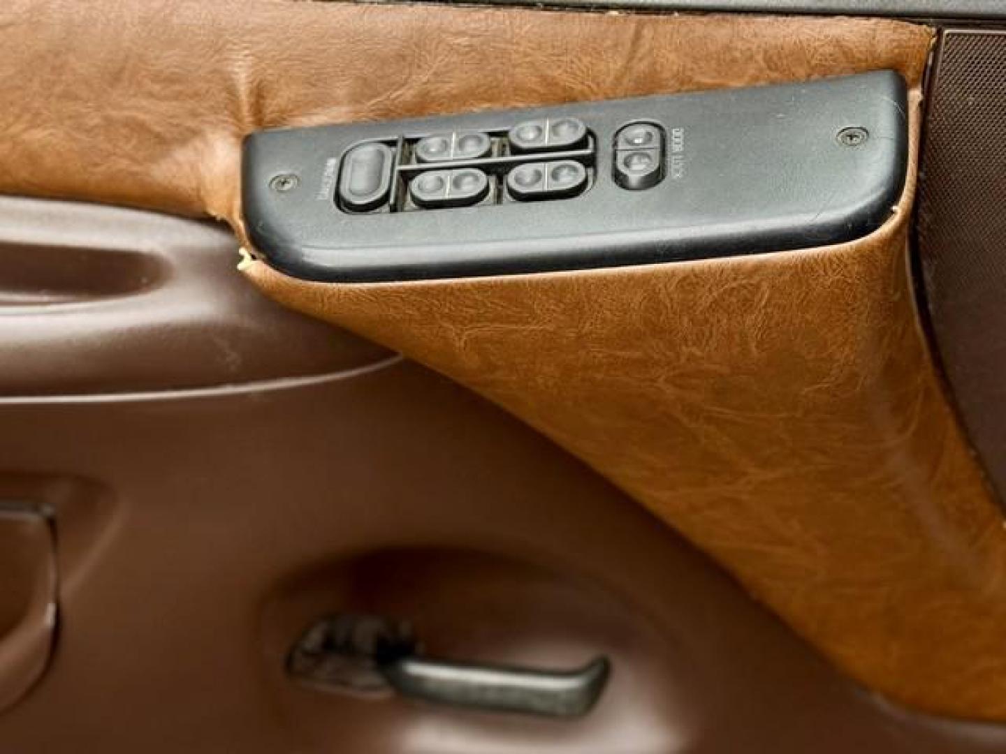 1997 WHITE FORD F350 (1FTJW36G1VE) with an 7.5 engine, AUTOMATIC transmission, located at 14600 Frazho Road, Warren, MI, 48089, (586) 776-3400, 42.485996, -82.974220 - Photo#12